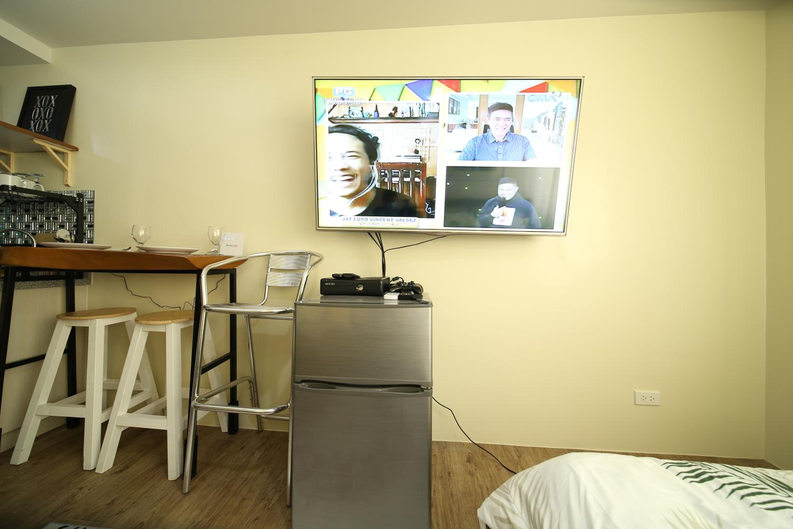 A2J Executive Studio Suite Near Enchanted Kingdom view 4