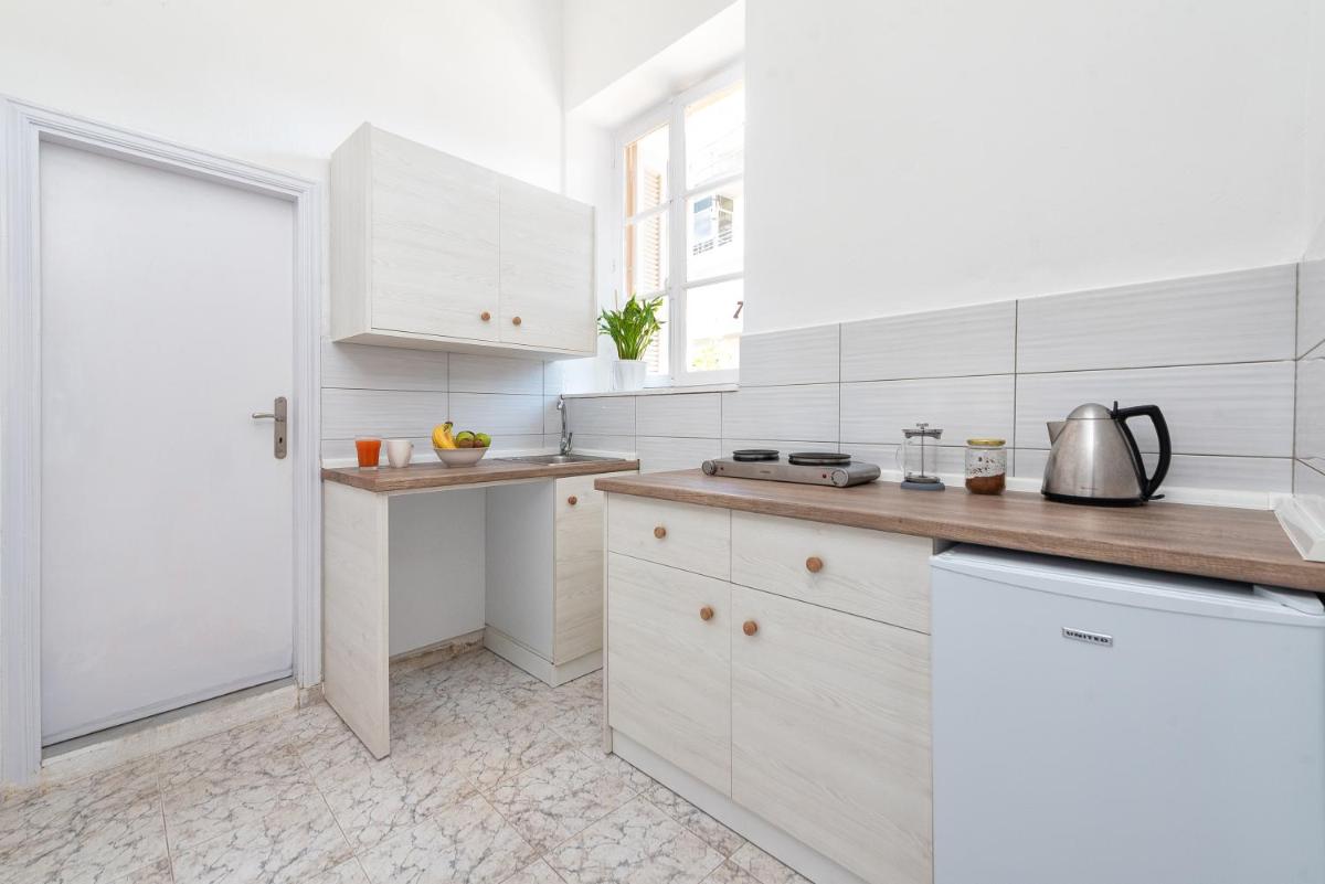 Classic-Style Apartment Nearby the Old Town