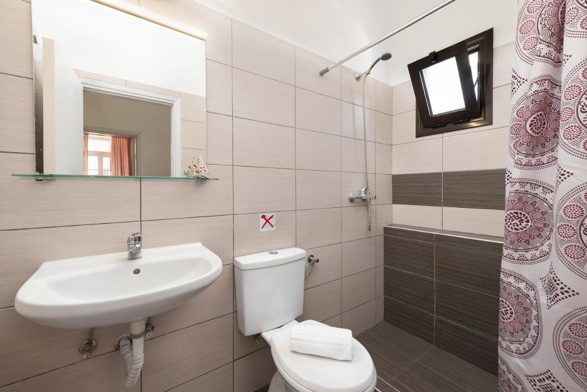 Classic-Style Apartment Nearby the Old Town