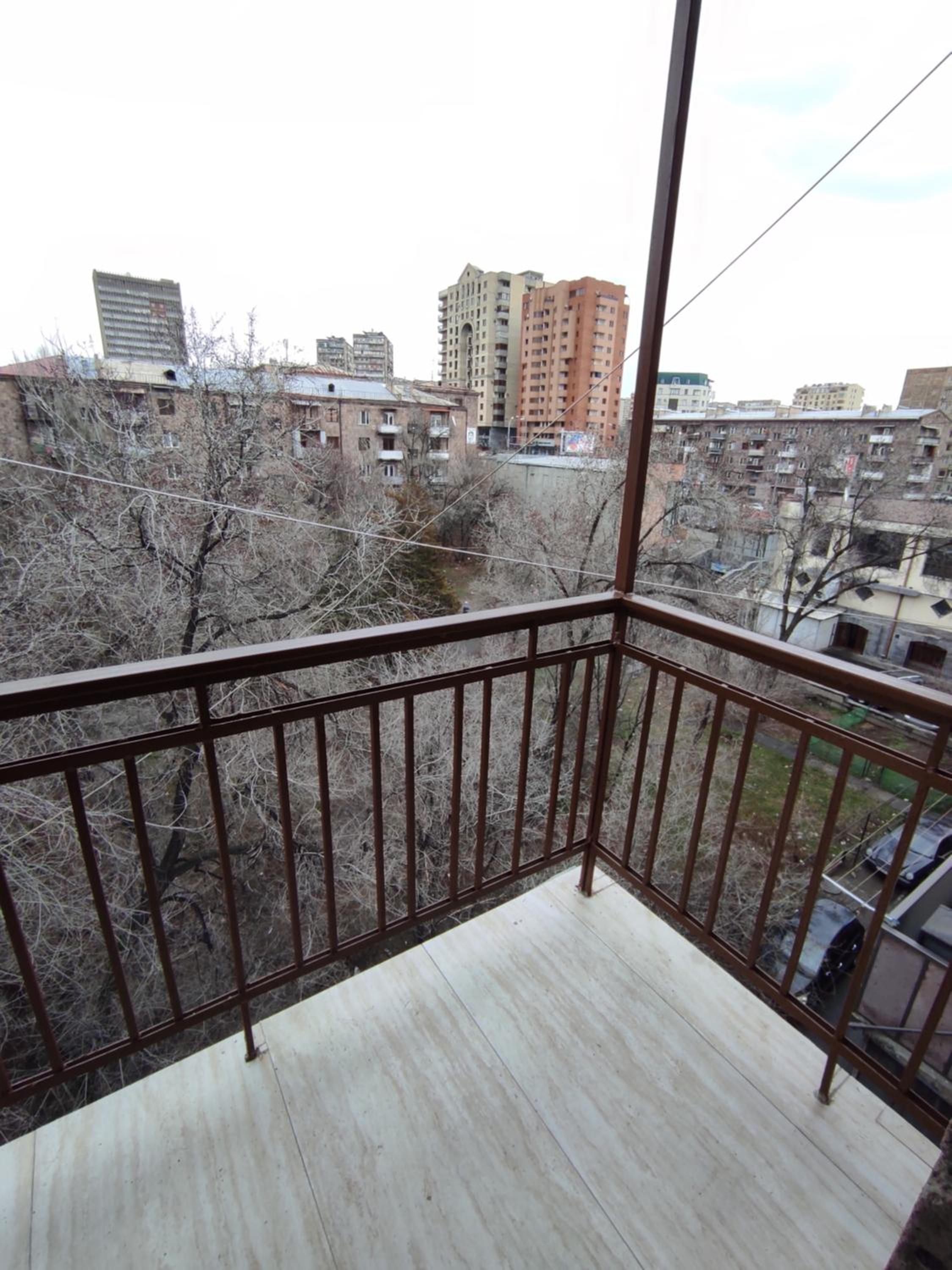 2 bedroom apartment, quiet and spacious
