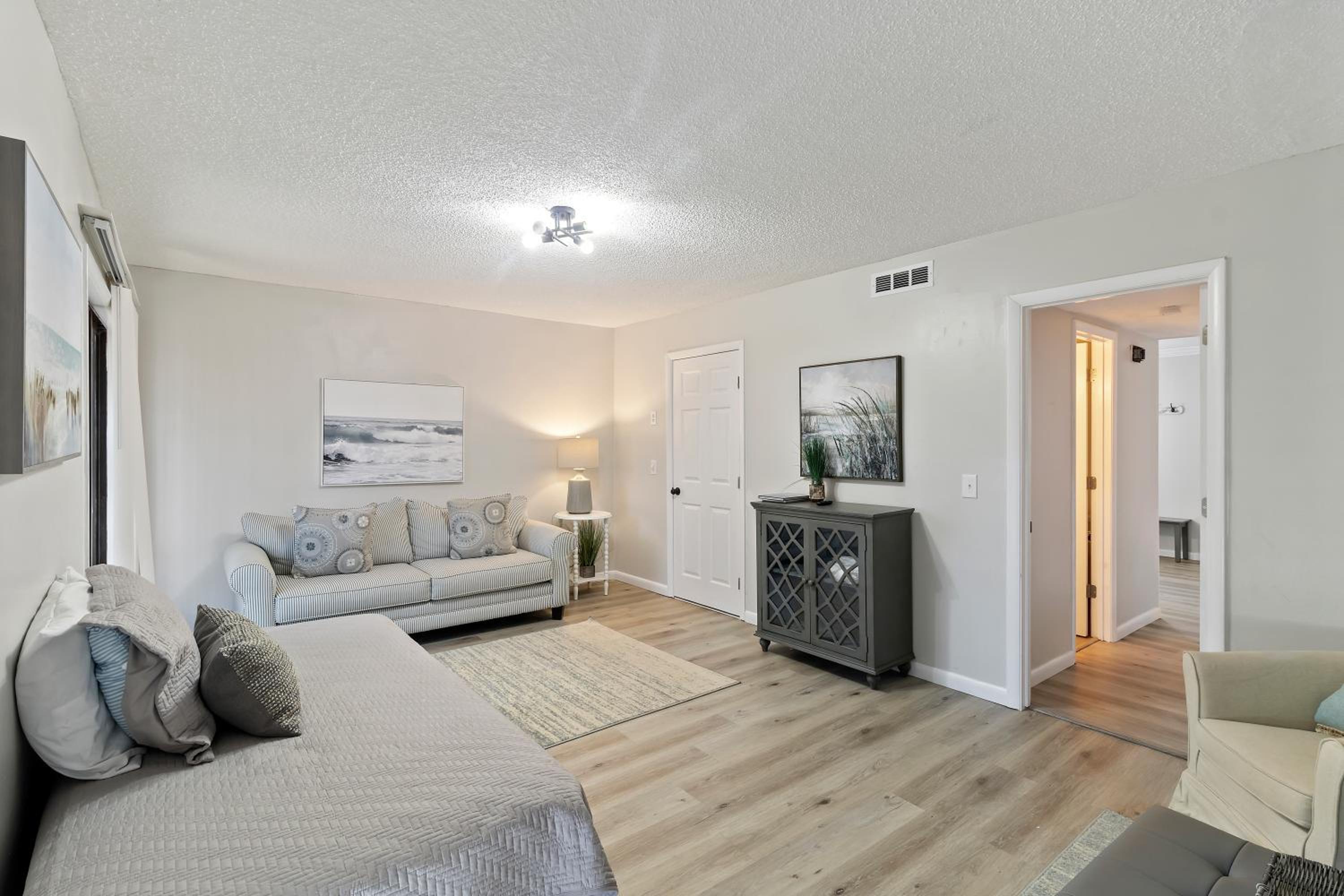 On Island Pet Friendly Free Parking Pool Tennis
