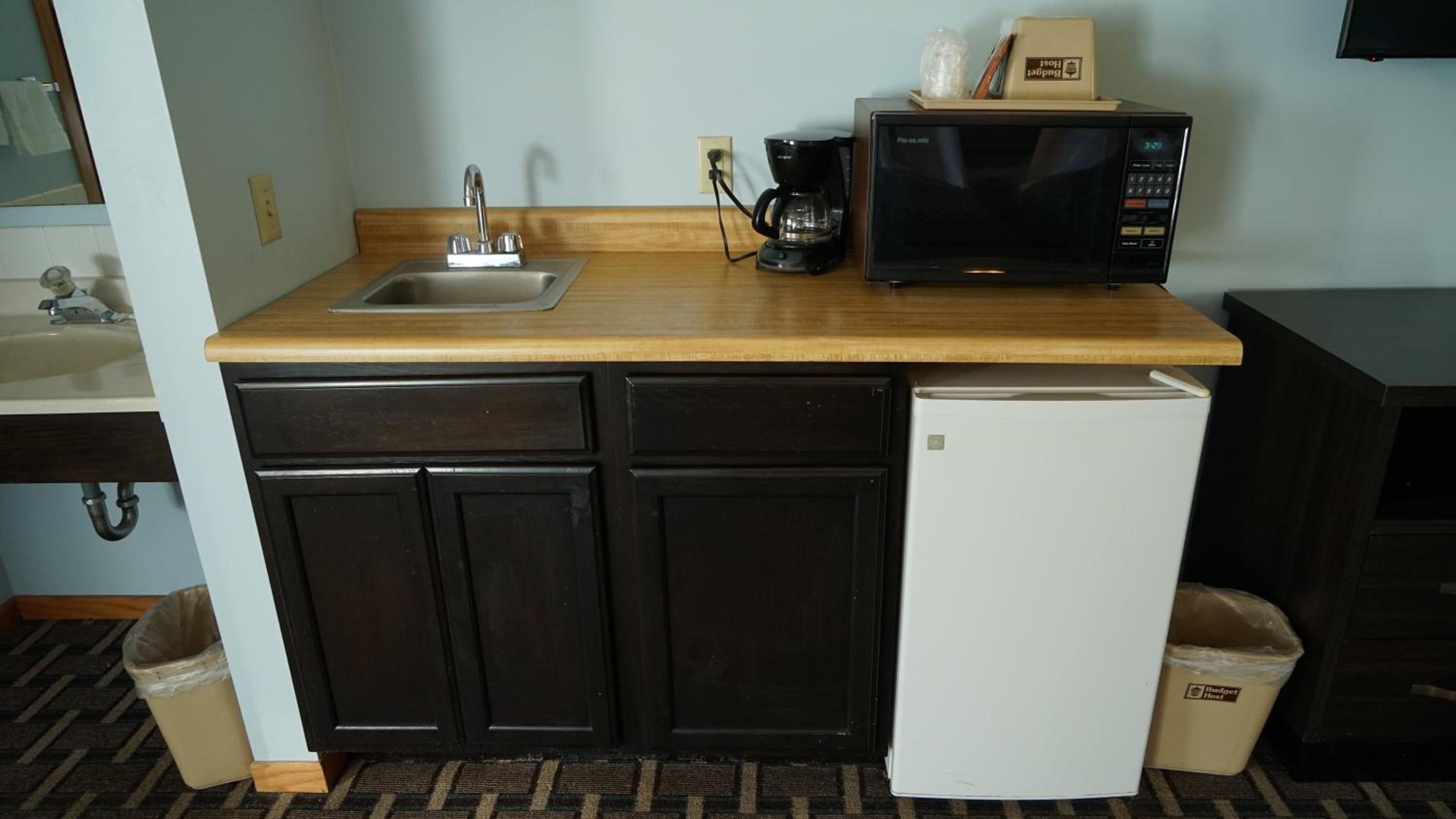 Budget Host Inn Fridley - Property Image 21