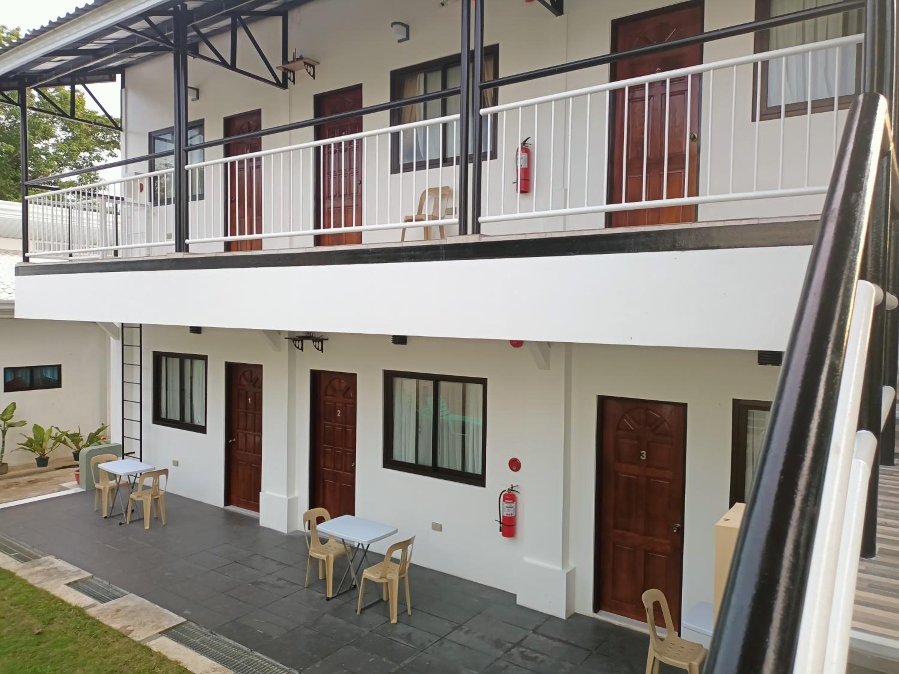 Alona WhiteHouses Resort