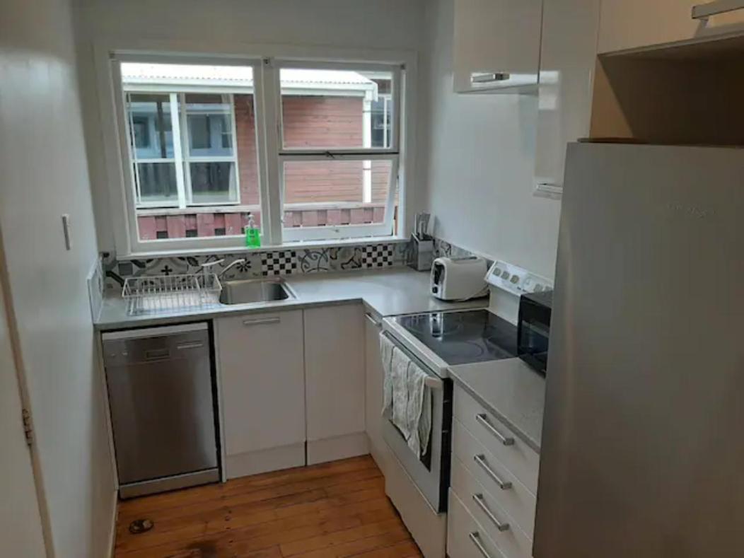 The Ngarata Nest ~ Amazing Location in Downtown Mount view 4