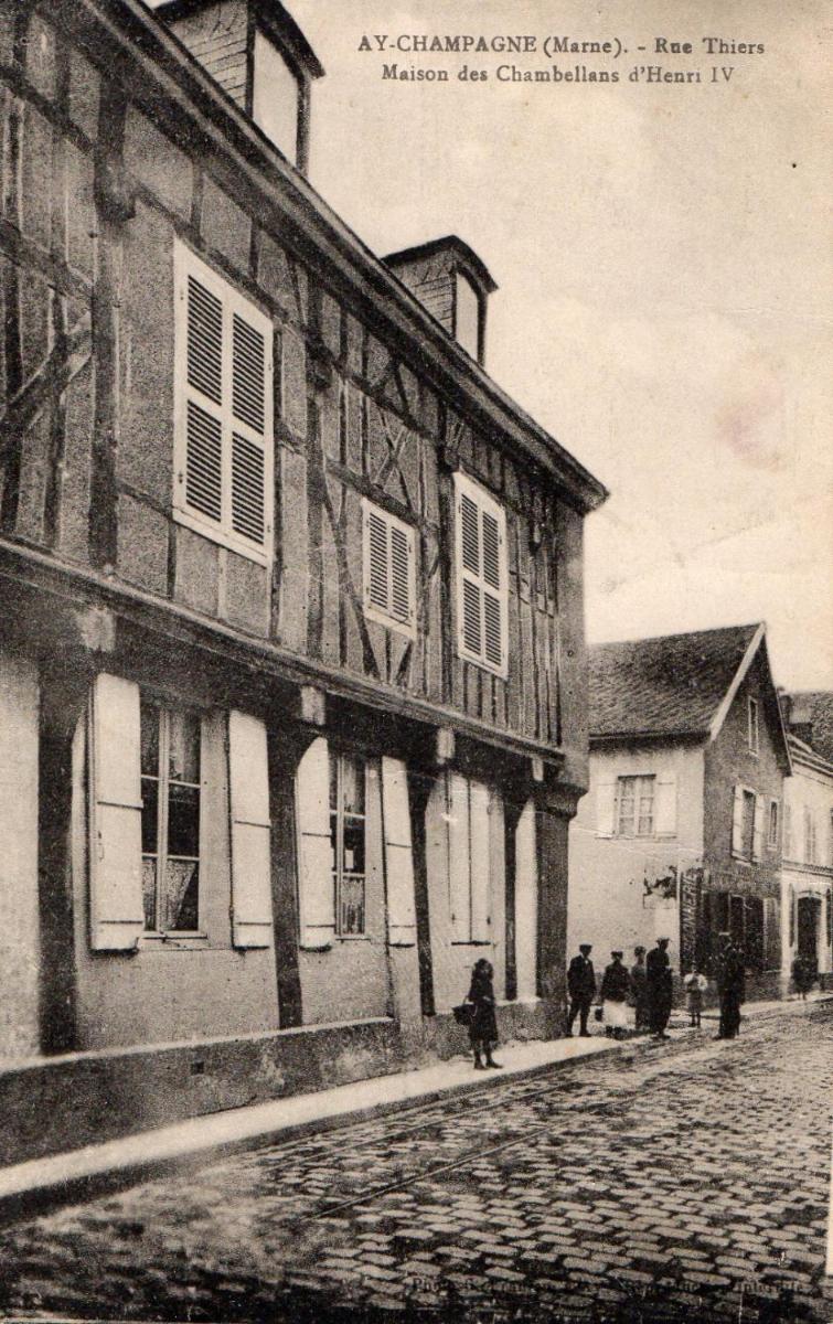 AU CHAMBELLAN view 2