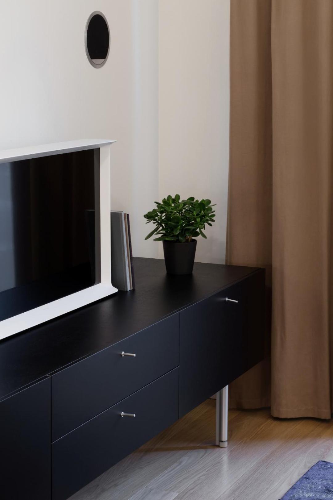 Design Studio Apartment with Balcony by Domvia view 4