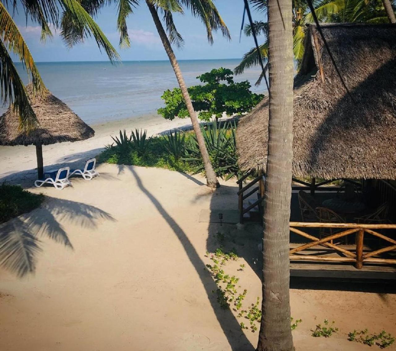Barry's Beach Resort Pangani
