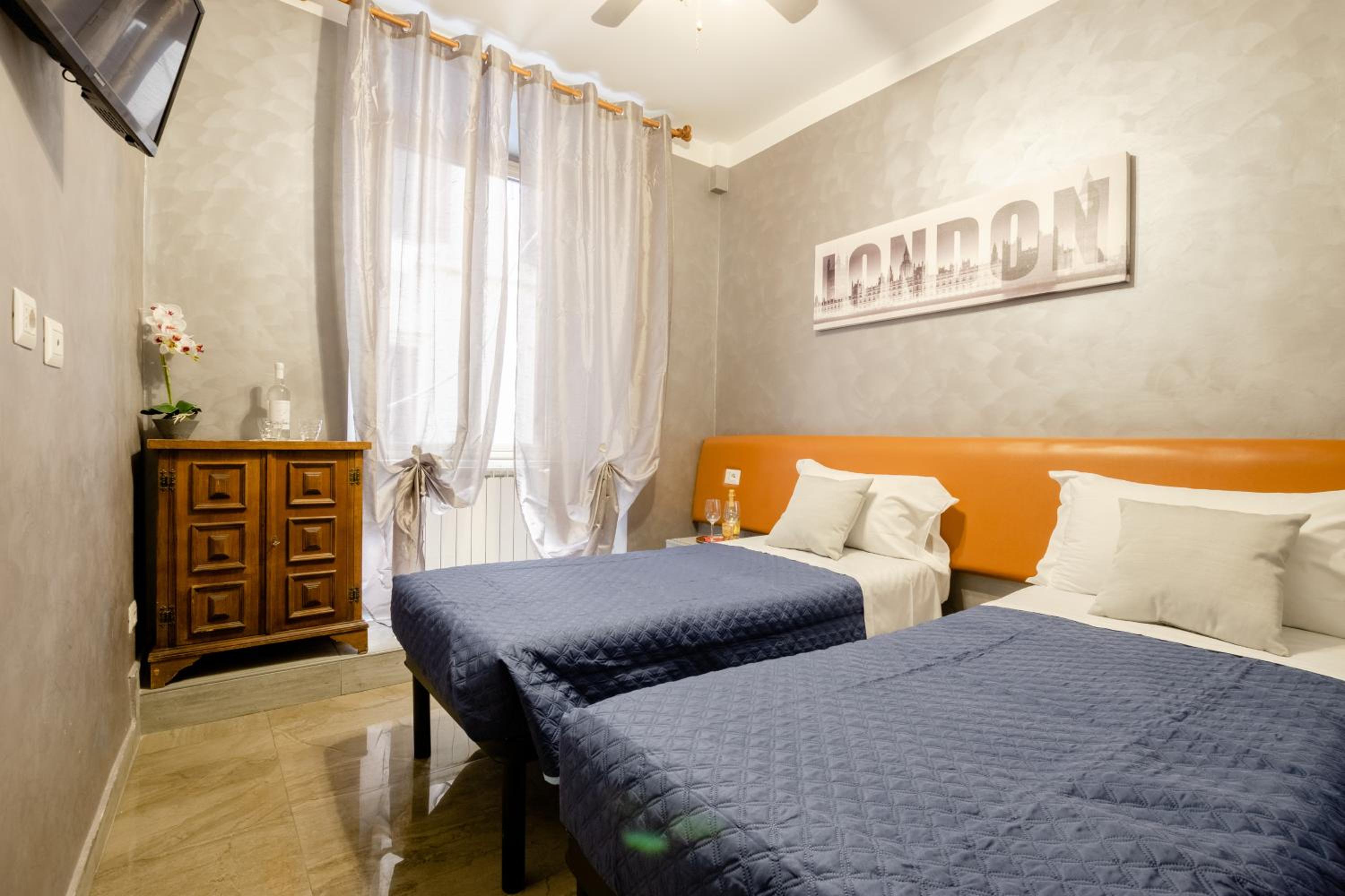 4-Bdr Apt among Colosseum&Termini 10-people