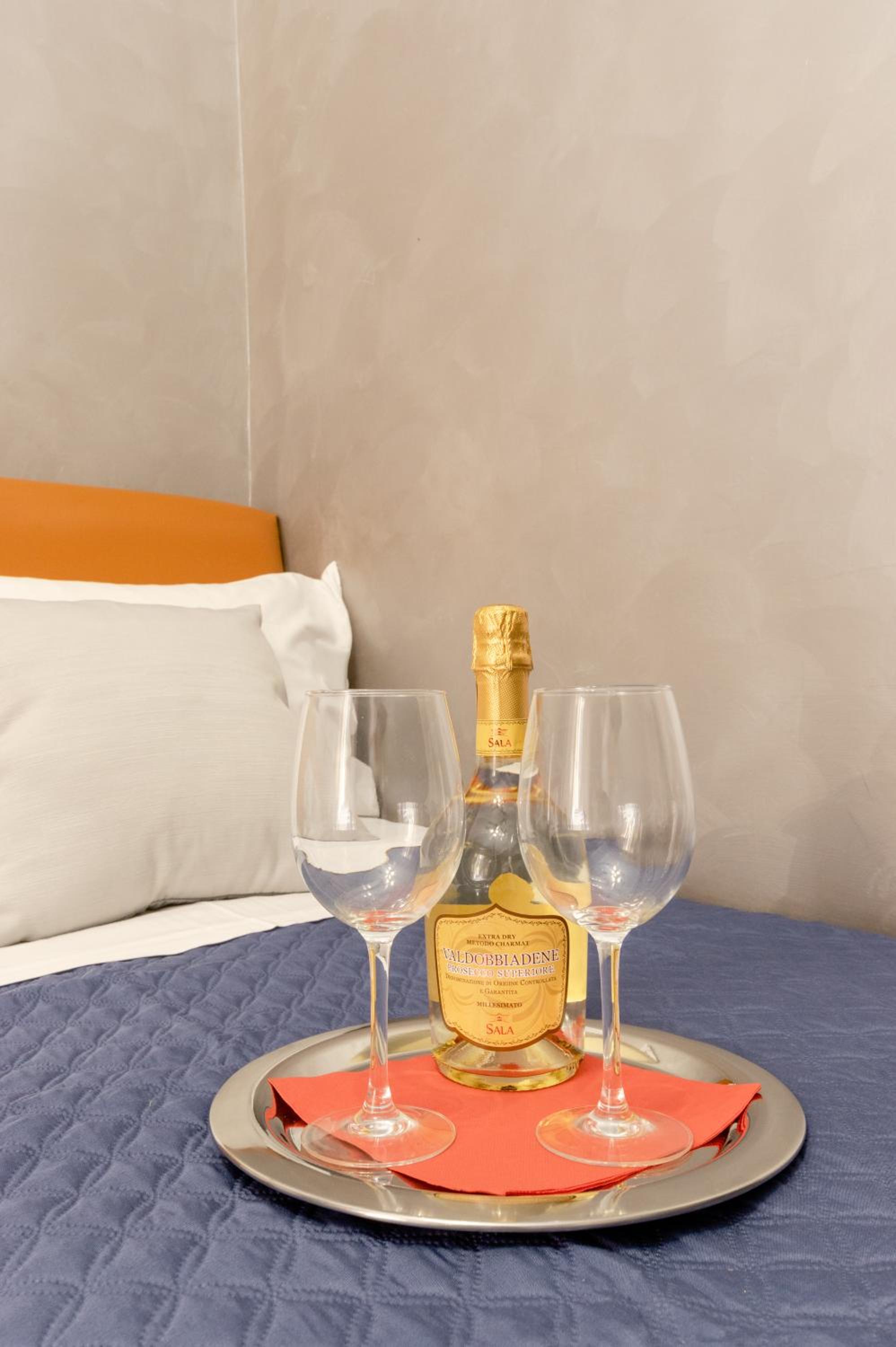 4-Bdr Apt among Colosseum&Termini 10-people