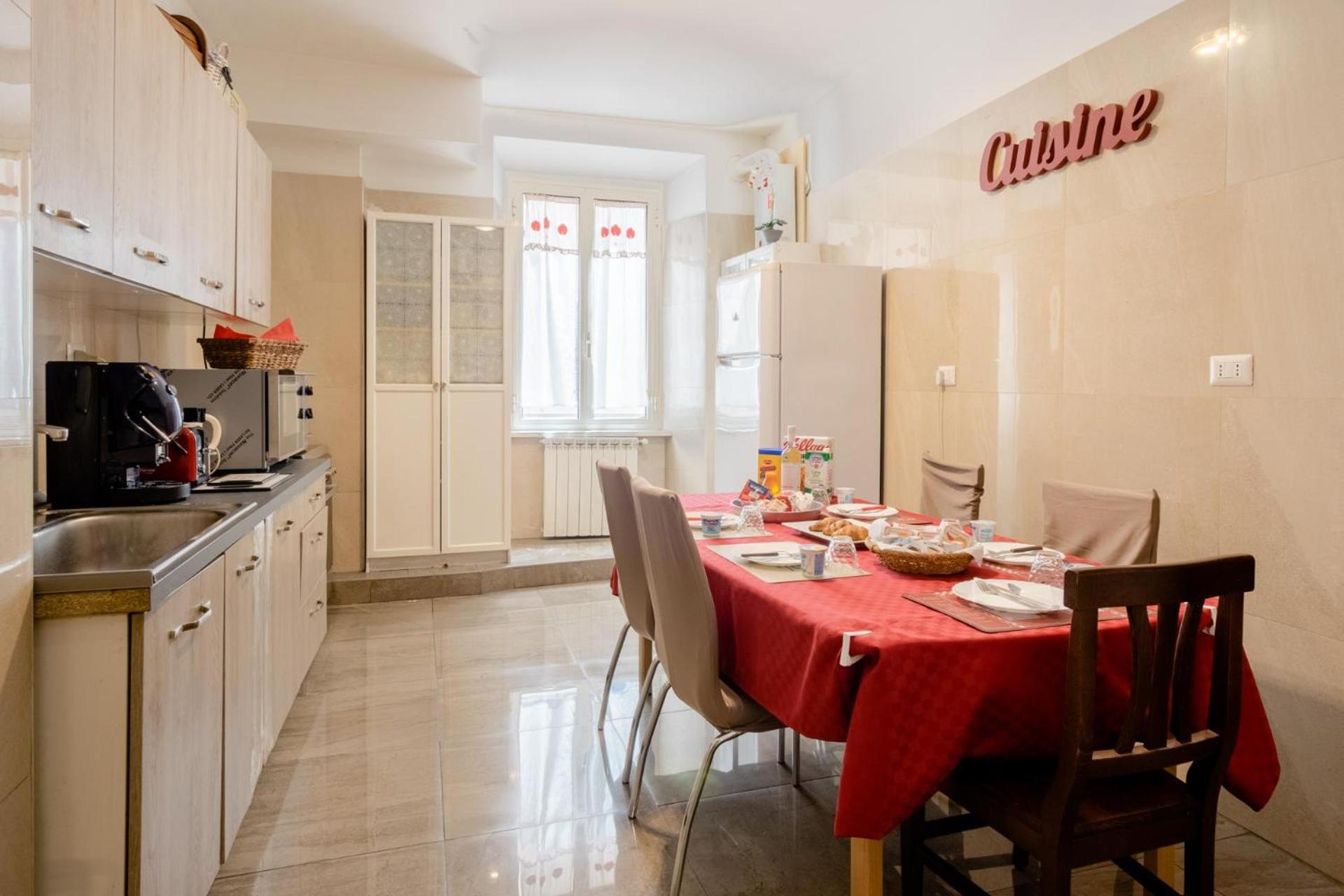 4-Bdr Apt among Colosseum&Termini 10-people