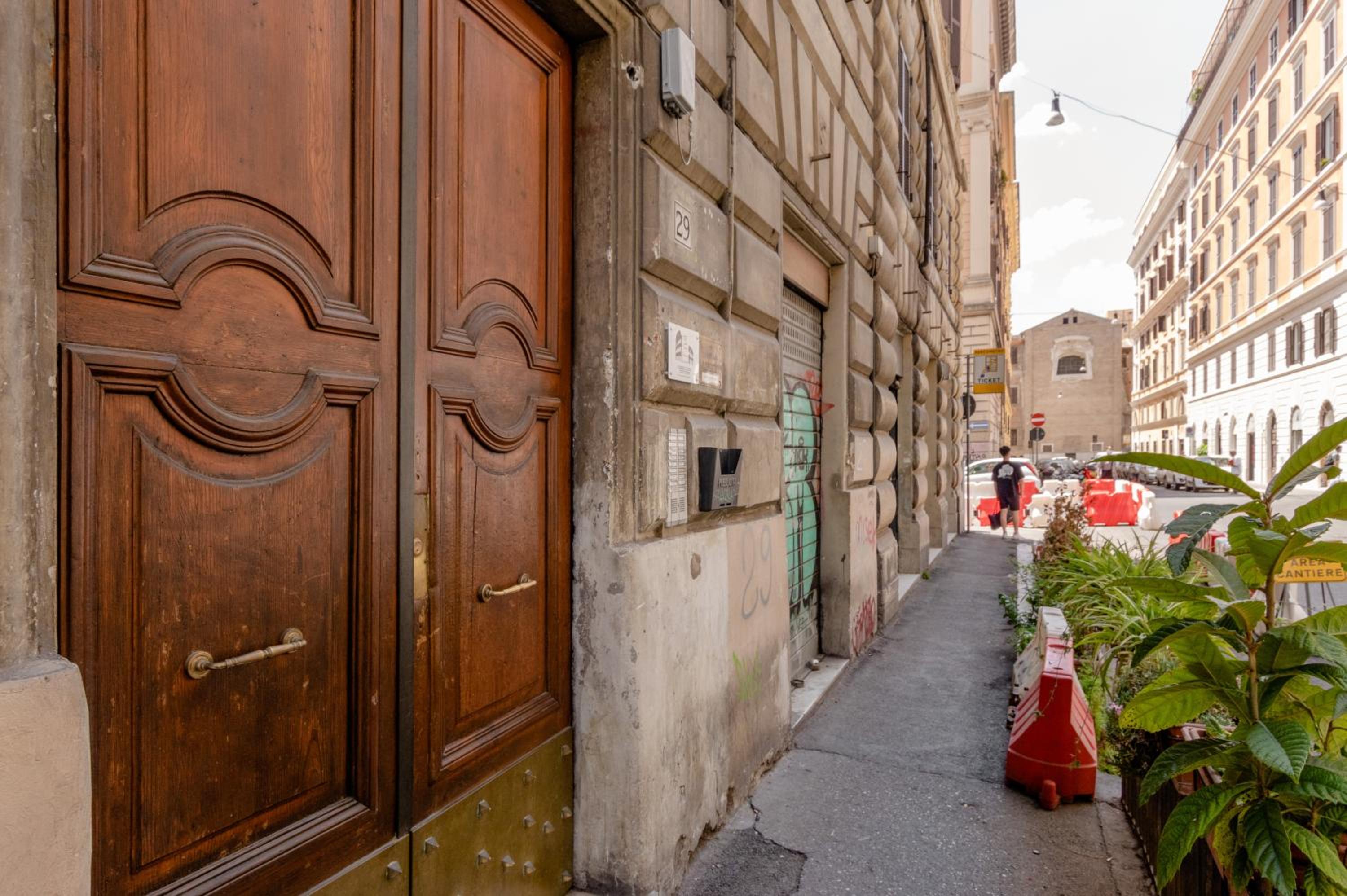 4-Bdr Apt among Colosseum&Termini 10-people