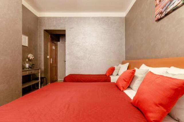 4-Bdr Apt among Colosseum&Termini 10-people