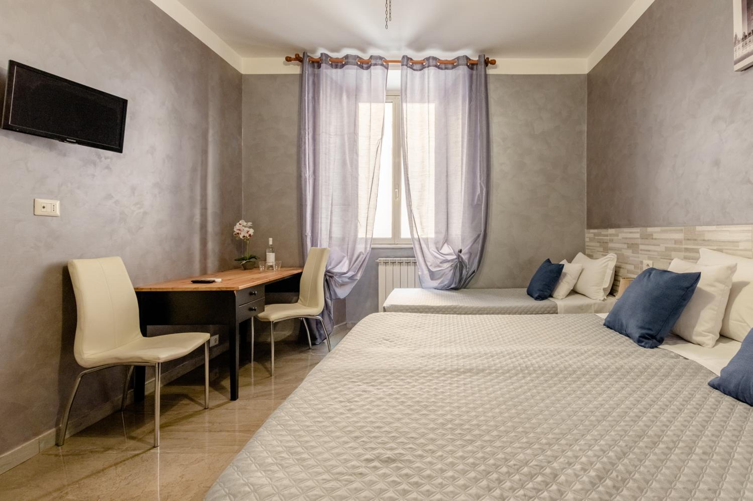 4-Bdr Apt among Colosseum&Termini 10-people