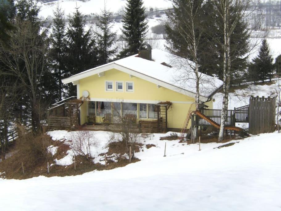 Großes Ferienhaus in ruhiger Lage - WLAN b. 9 Per.