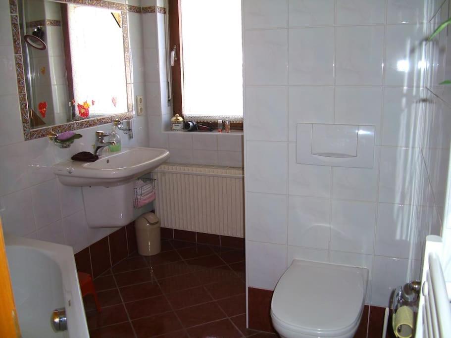 Großes Ferienhaus in ruhiger Lage - WLAN b. 9 Per.