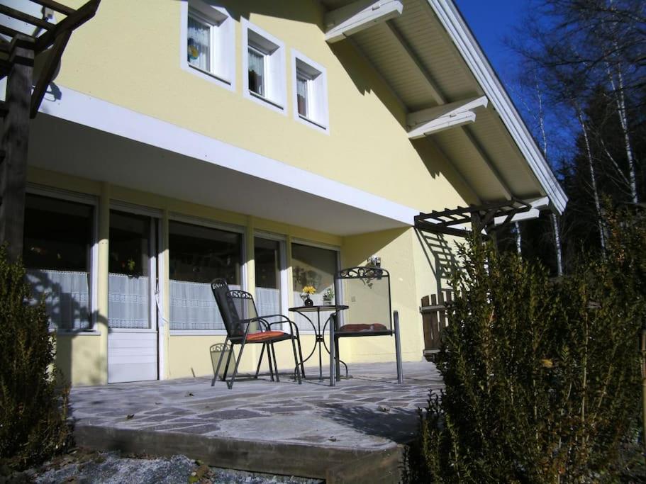 Großes Ferienhaus in ruhiger Lage - WLAN b. 9 Per.