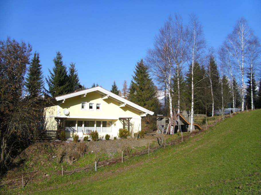 Großes Ferienhaus in ruhiger Lage - WLAN b. 9 Per.