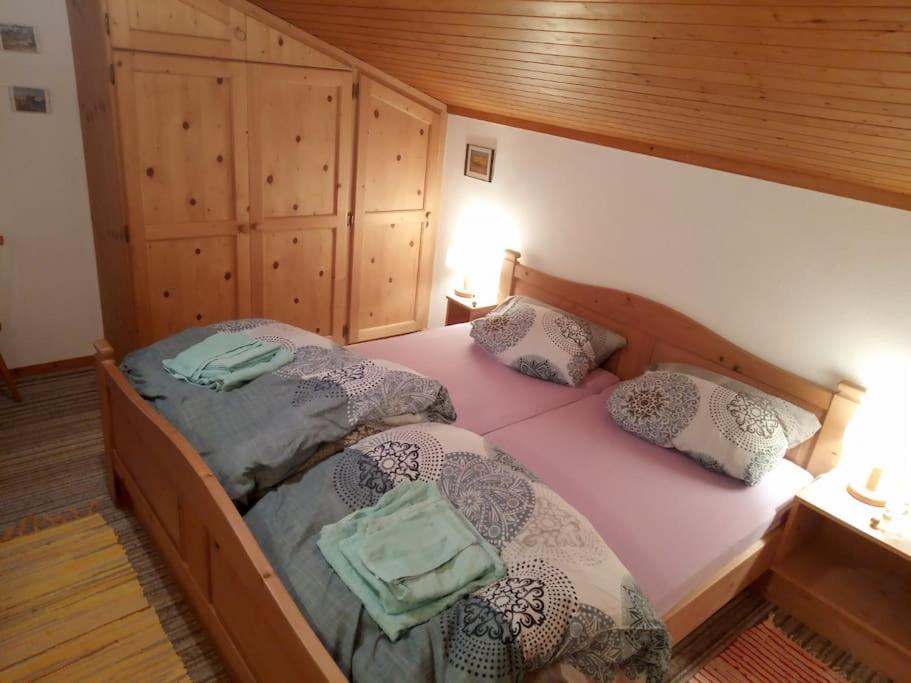 Großes Ferienhaus in ruhiger Lage - WLAN b. 9 Per.