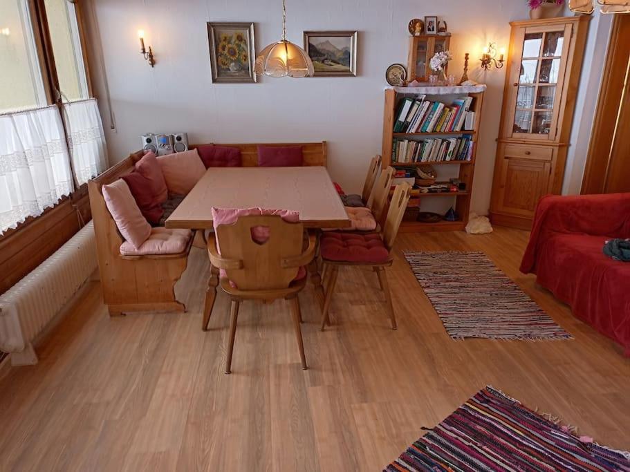 Großes Ferienhaus in ruhiger Lage - WLAN b. 9 Per.