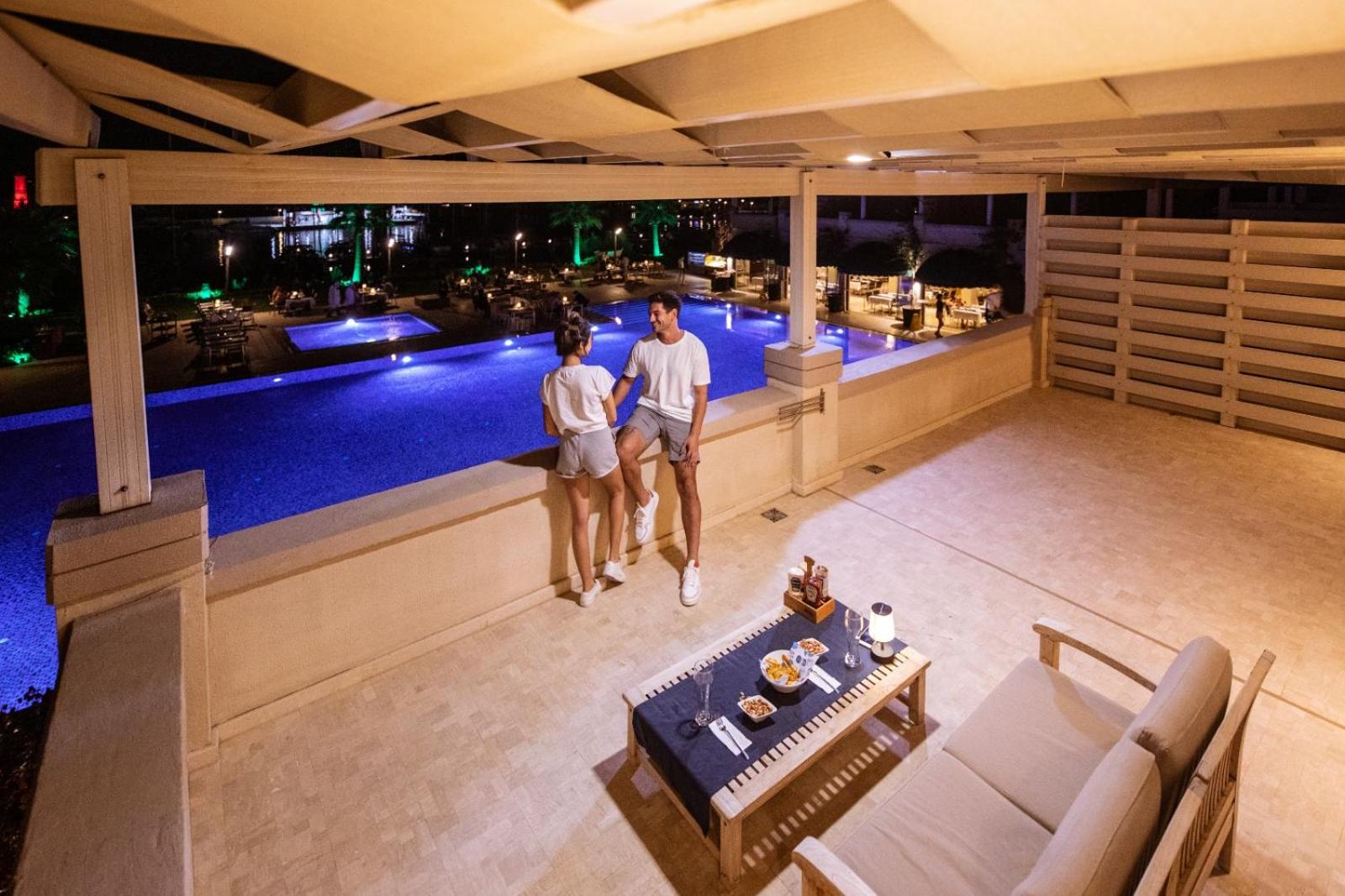 Yacht Club - Image 37