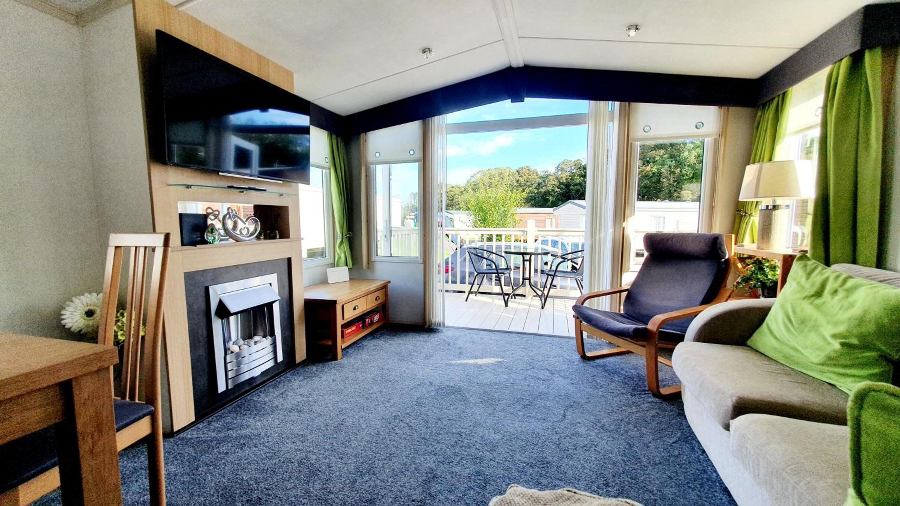 Apple Tree Lodge Hot Tub 3 bedroom 2 Bars view 2