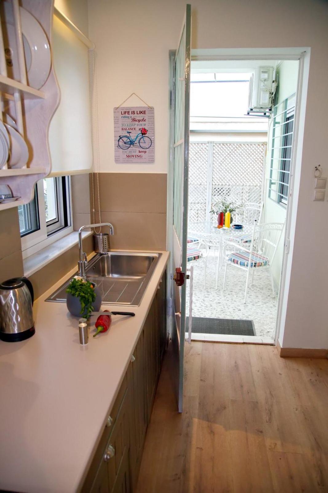 Aroura Homes Garden House 2BR 2BA Free Parking