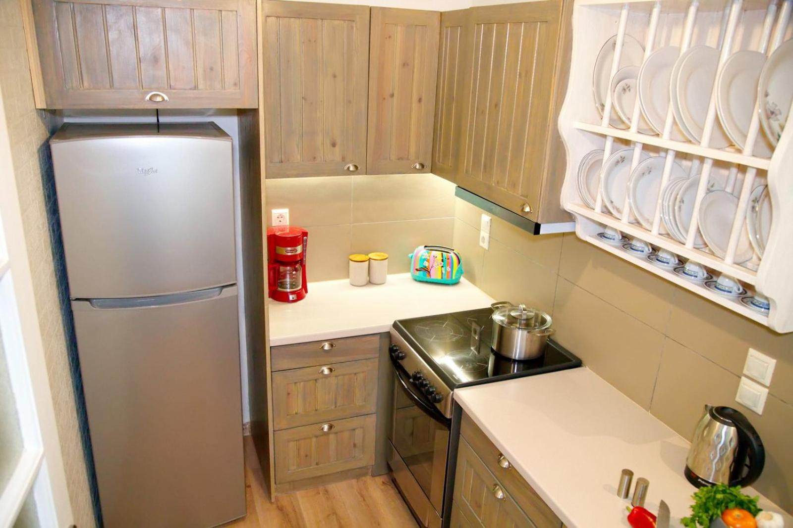 Aroura Homes Garden House 2BR 2BA Free Parking