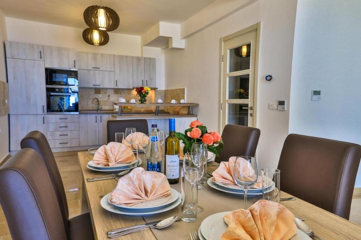 Sunny Villa Aqua photo 3