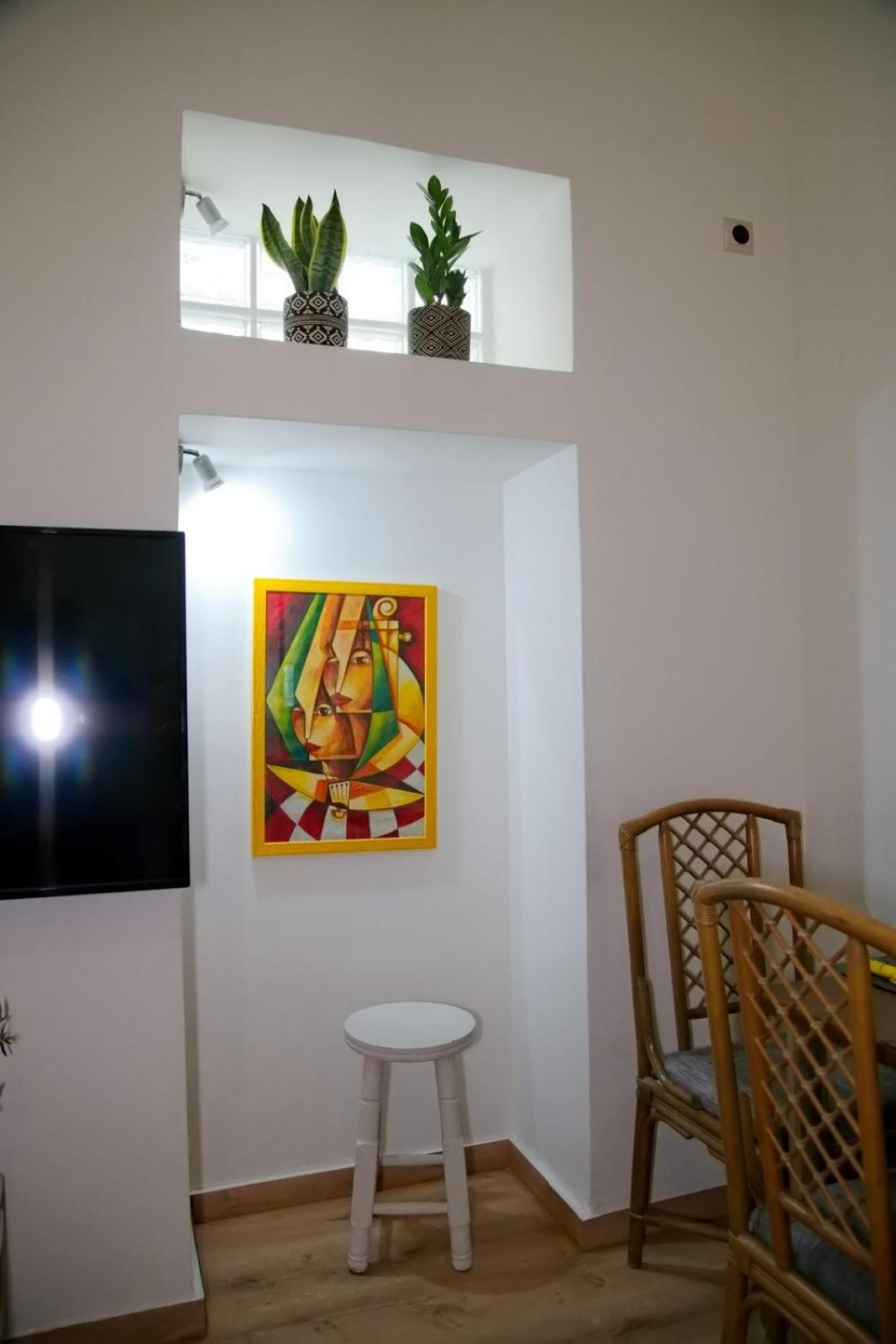 Aroura Homes Garden House 2BR 2BA Free Parking
