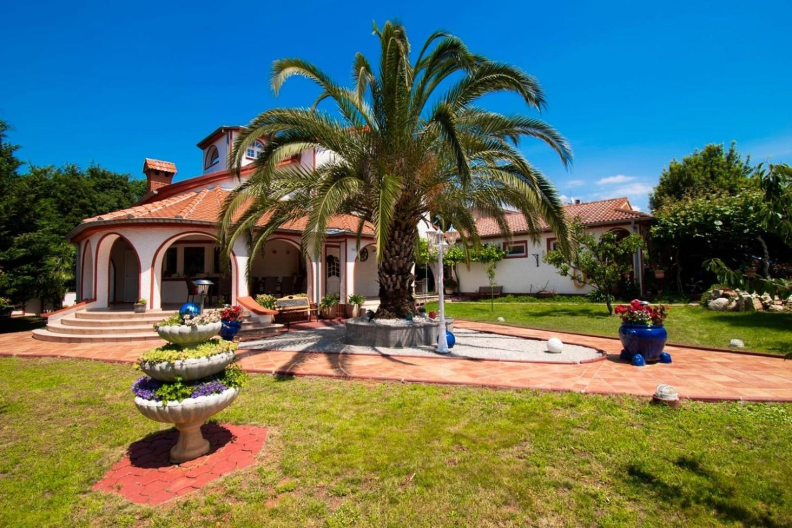 Villa Vallis Aurea for max 10 Persons with pool Kukci Poreč