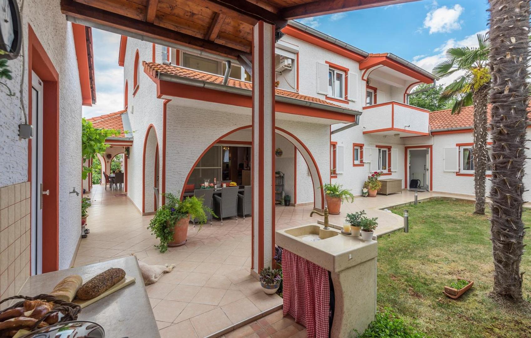 Villa Vallis Aurea for max 10 Persons with pool Kukci Poreč