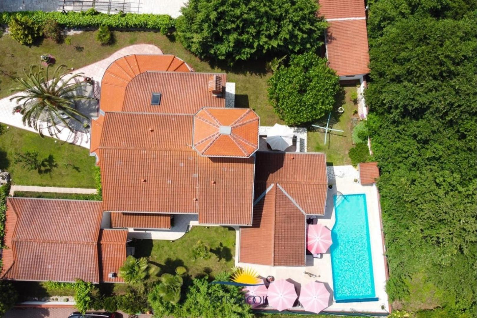 Villa Vallis Aurea for max 10 Persons with pool Kukci Poreč