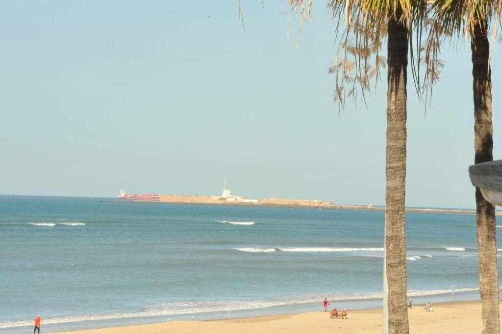 Preciado apartamento con vistas frontales al mar