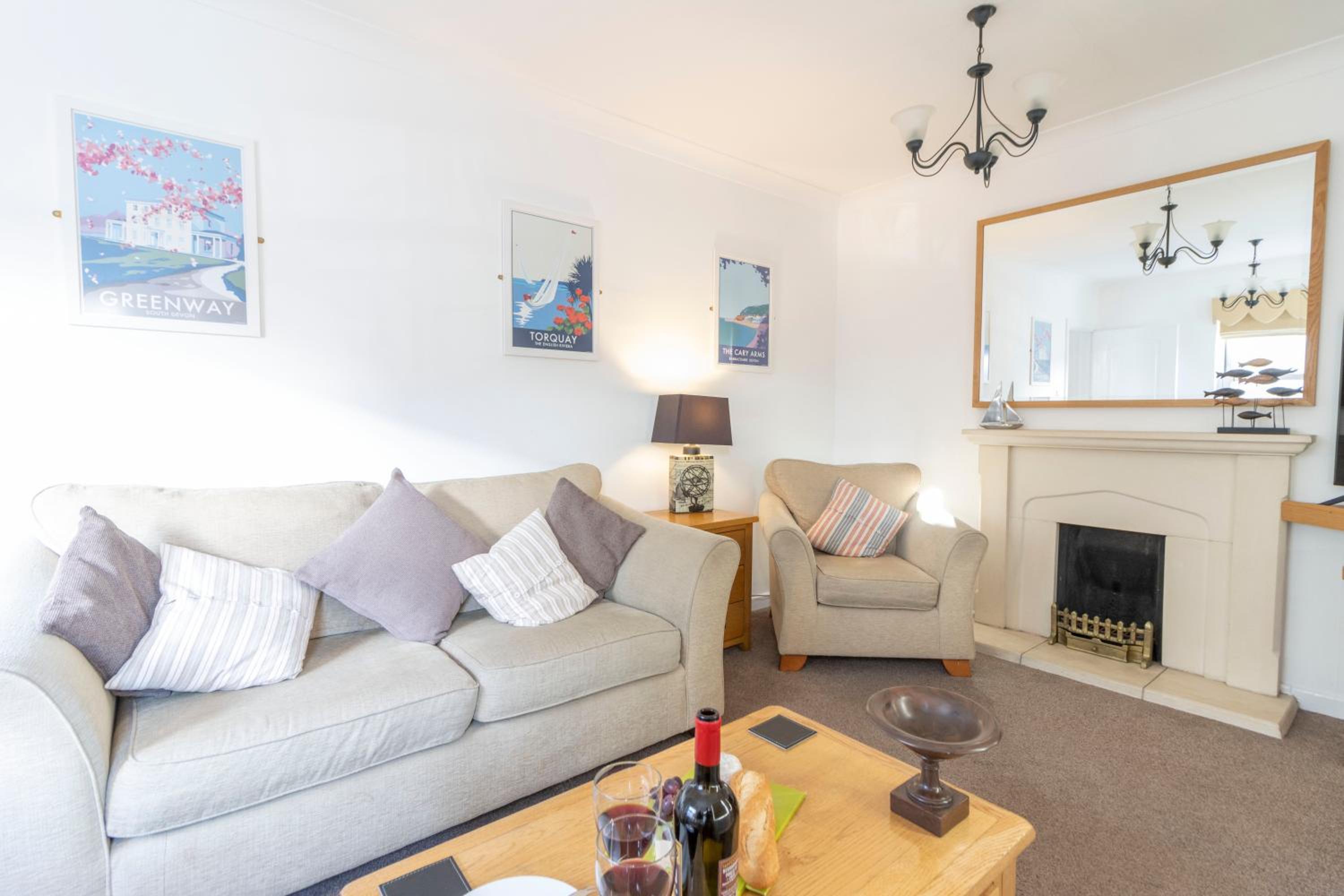 Apters Hill House Dog Friendly With Free Parking view 5