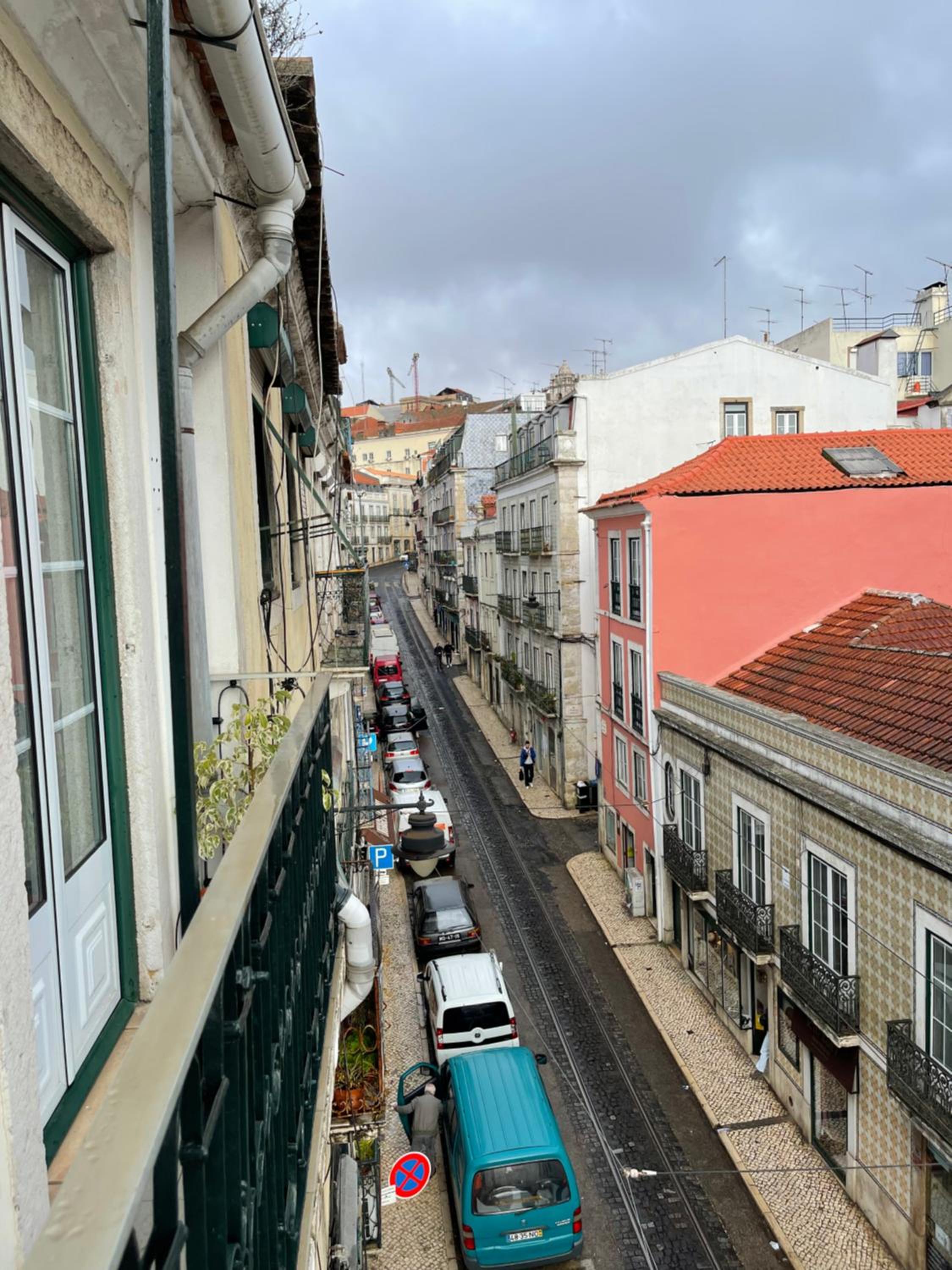 Beautiful apartment downtown Lisbon view 2