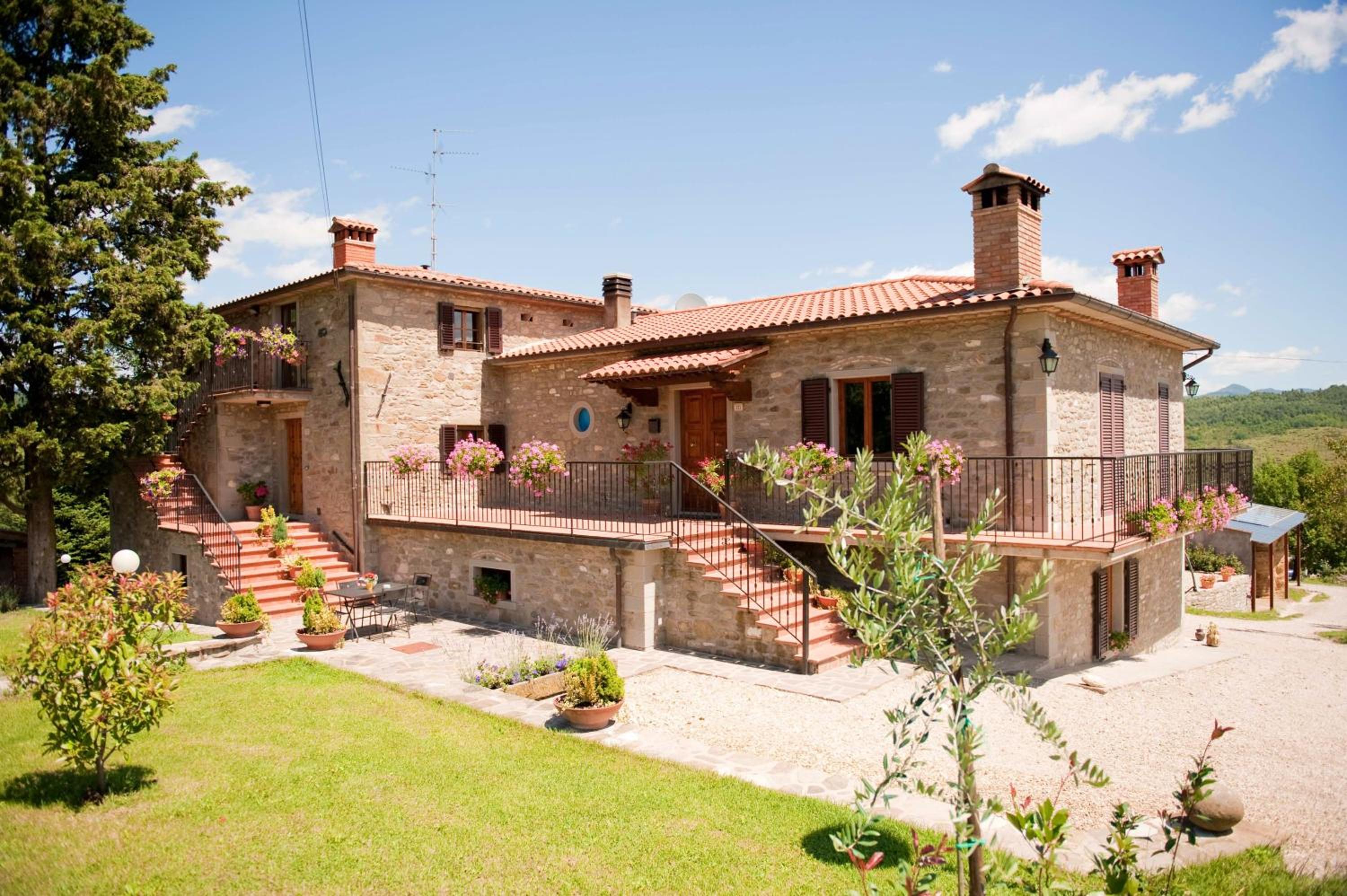 Cozy House in Caprese Michelangelo with Private Pool view 2