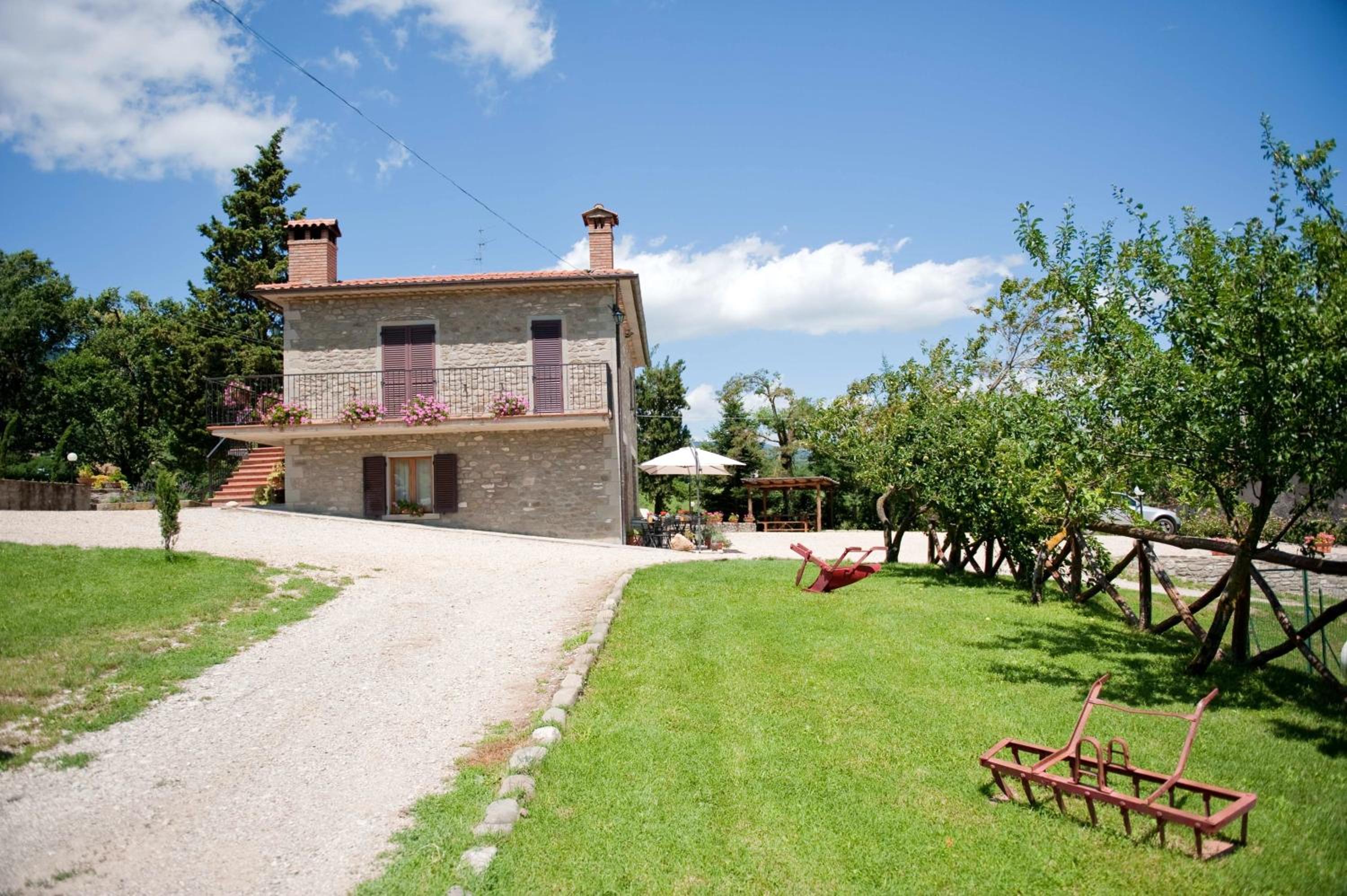 Cozy House in Caprese Michelangelo with Private Pool view 4