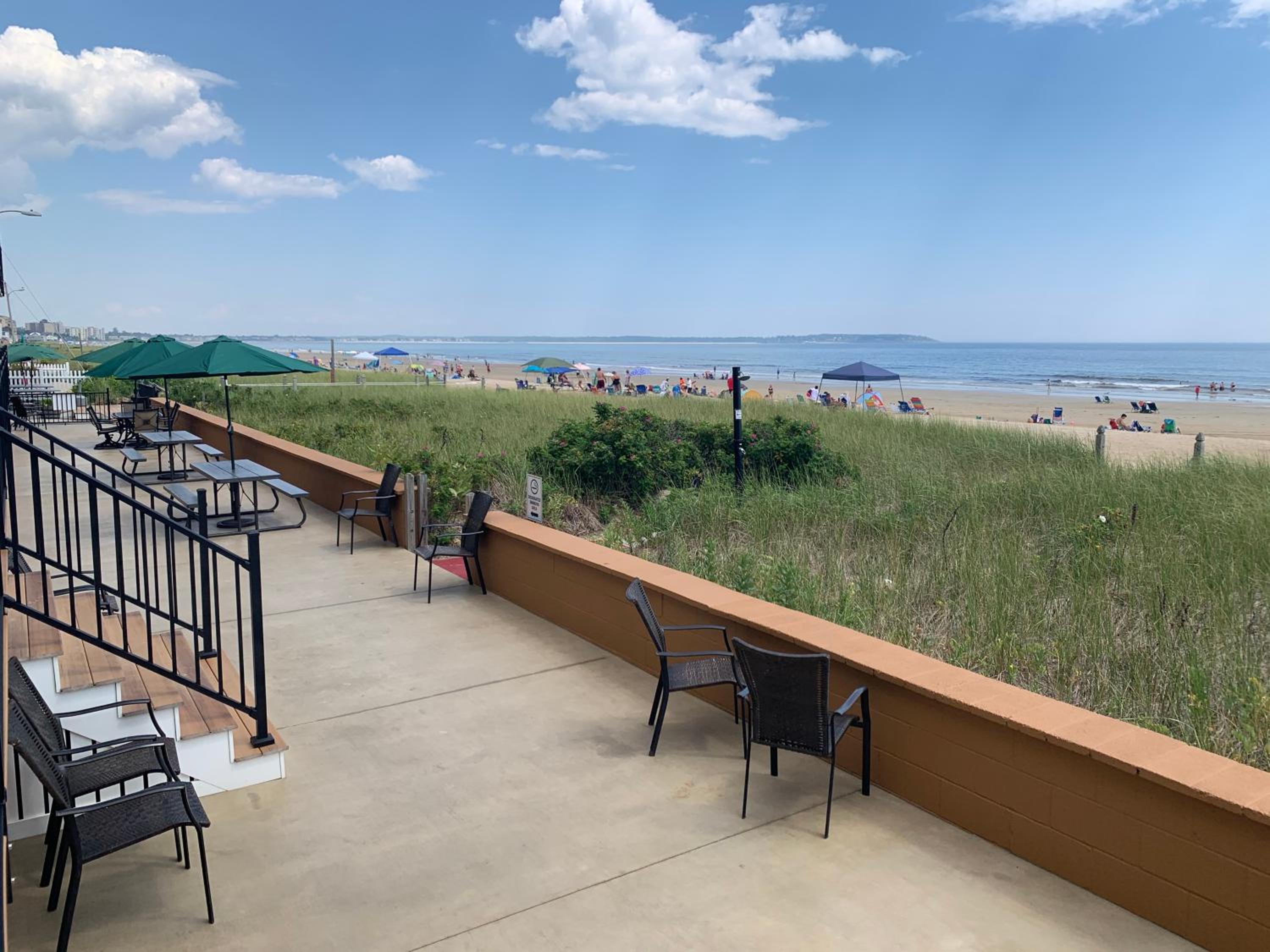 Abellona Inn & Suites