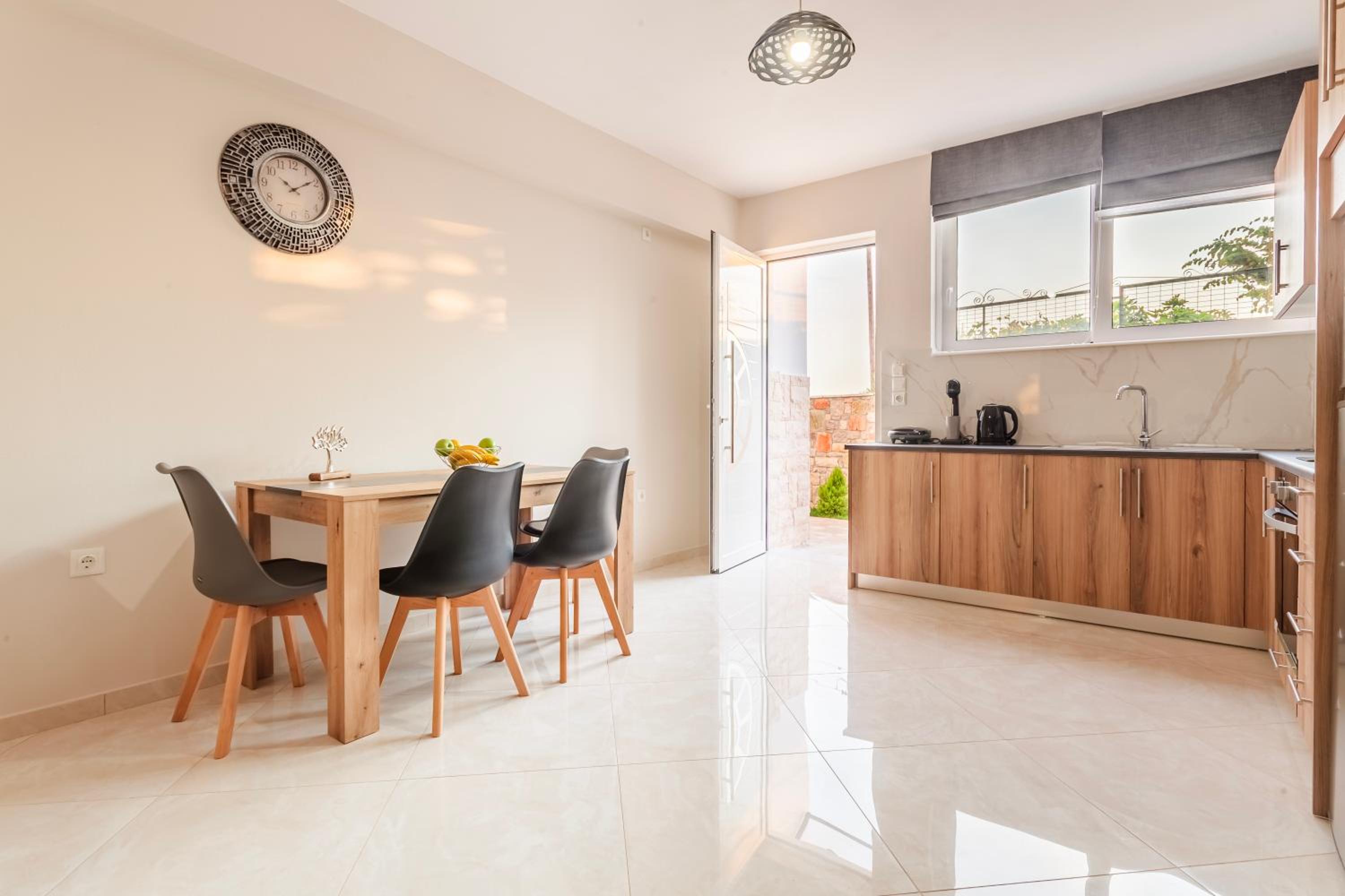 Kelly's Sunset Apartment 2 Kalamata view 4