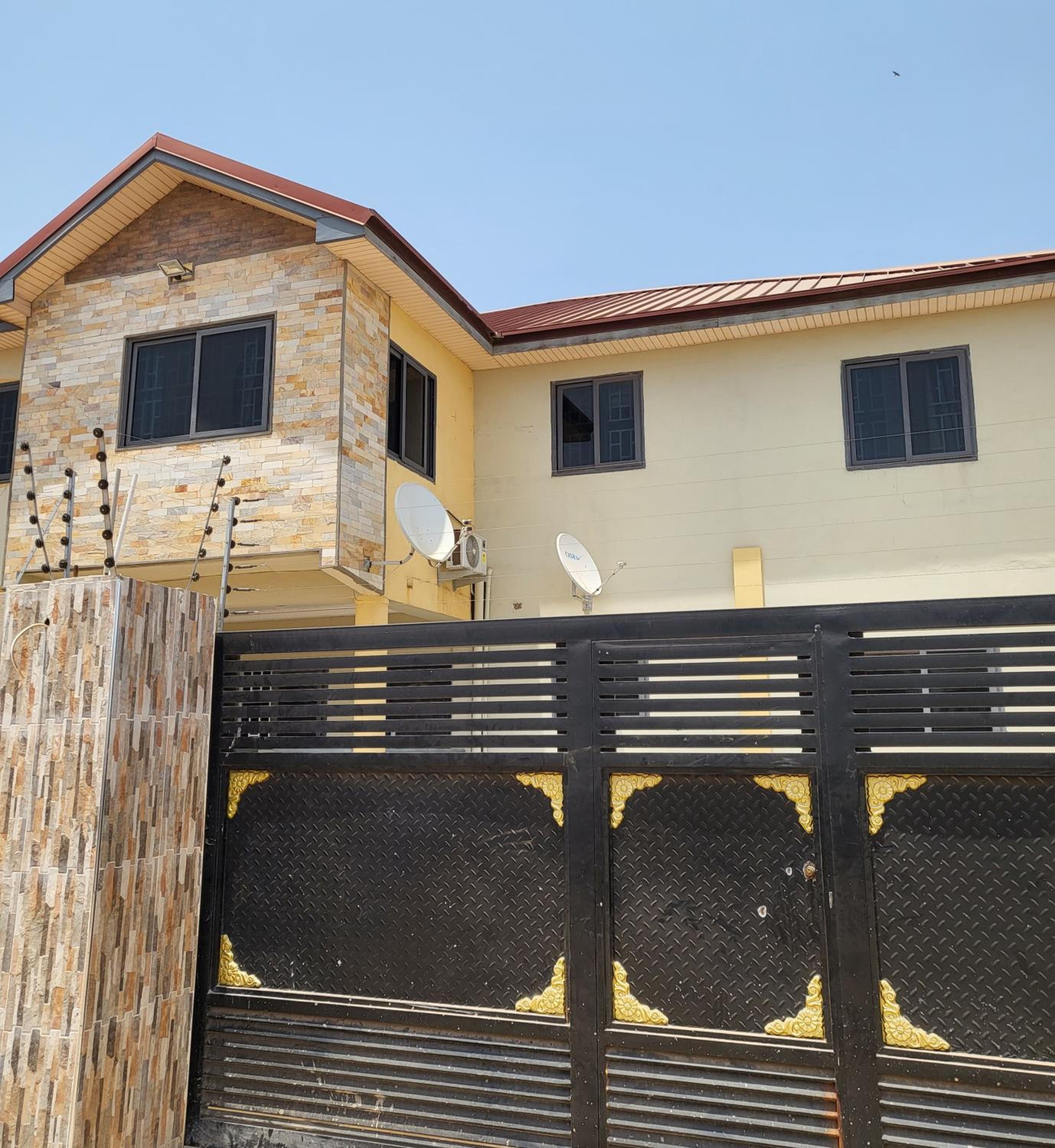 SUCCESS APARTMENTS - 1BEDROOM, Adjiringanor