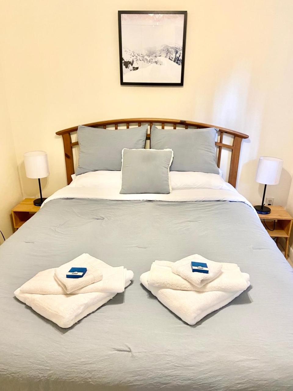 Private Room near Miami Airport - Free parking - 01