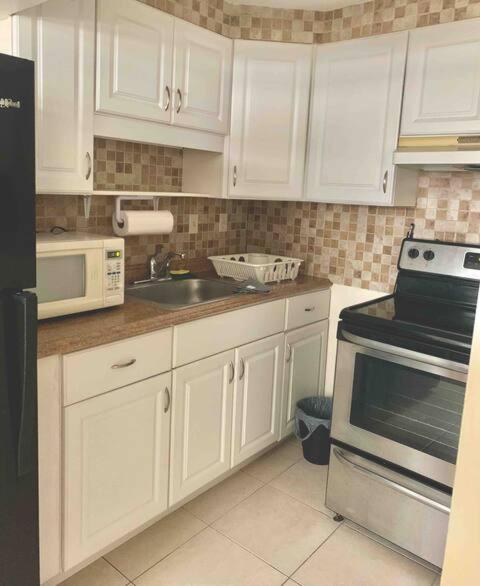 Private Room near Miami Airport - Free parking - 01