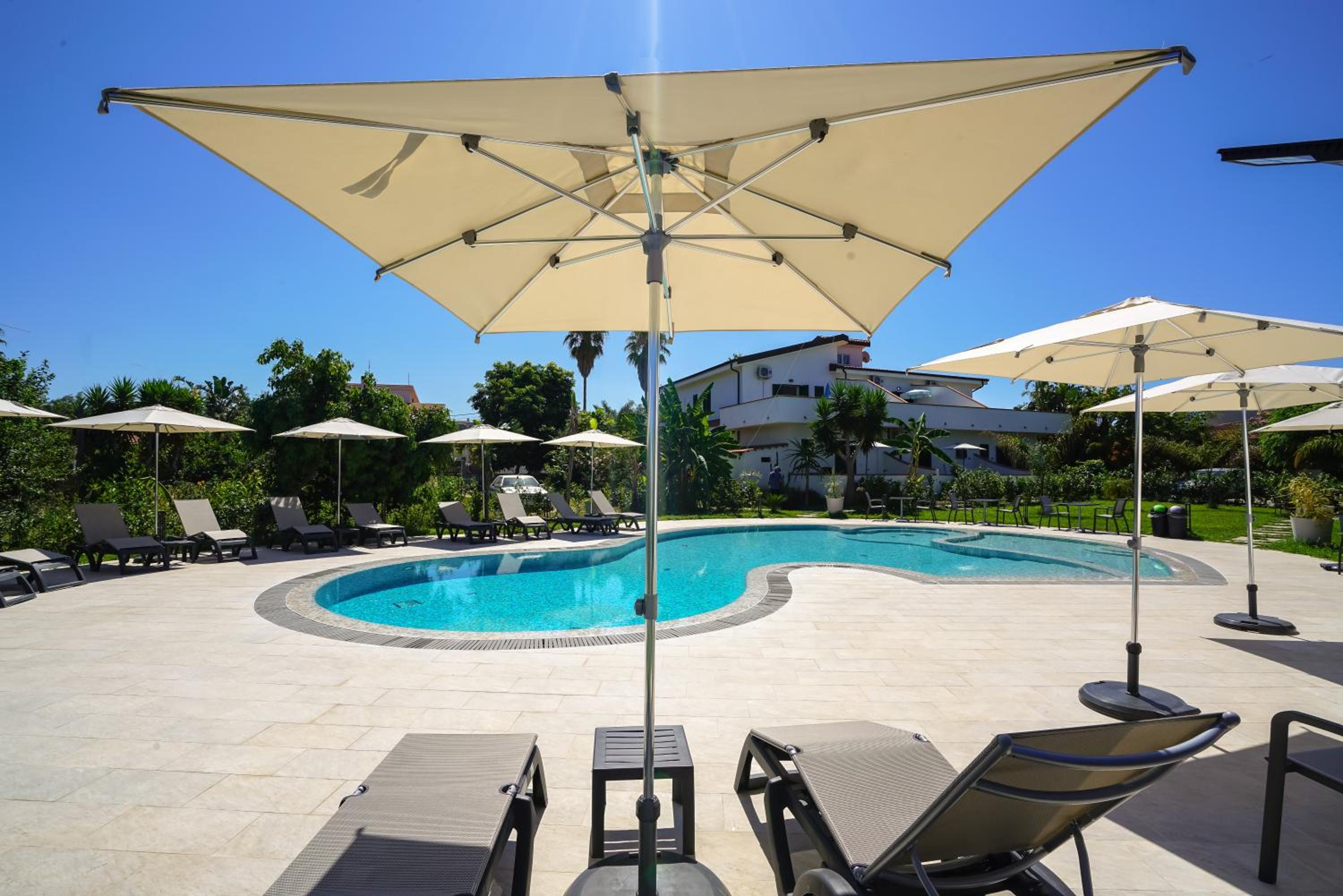 Europa rooms and restaurant view 2