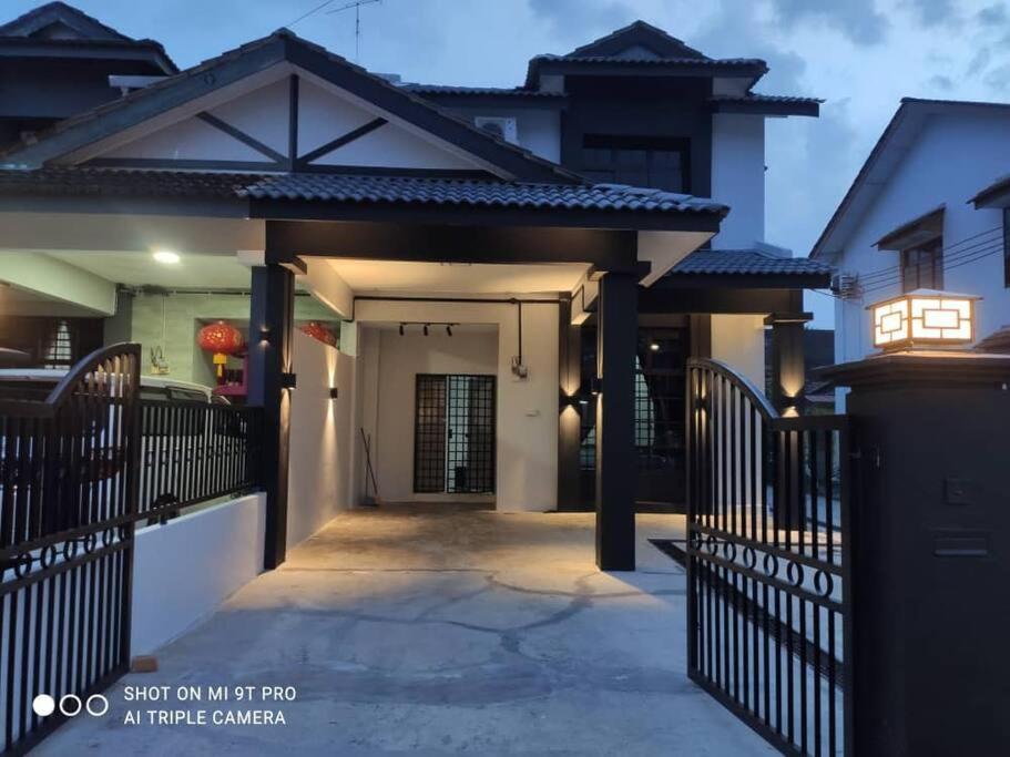55 homestay 4-bedrooms guesthouse in Bukit Bakri Muar Johor photo 1