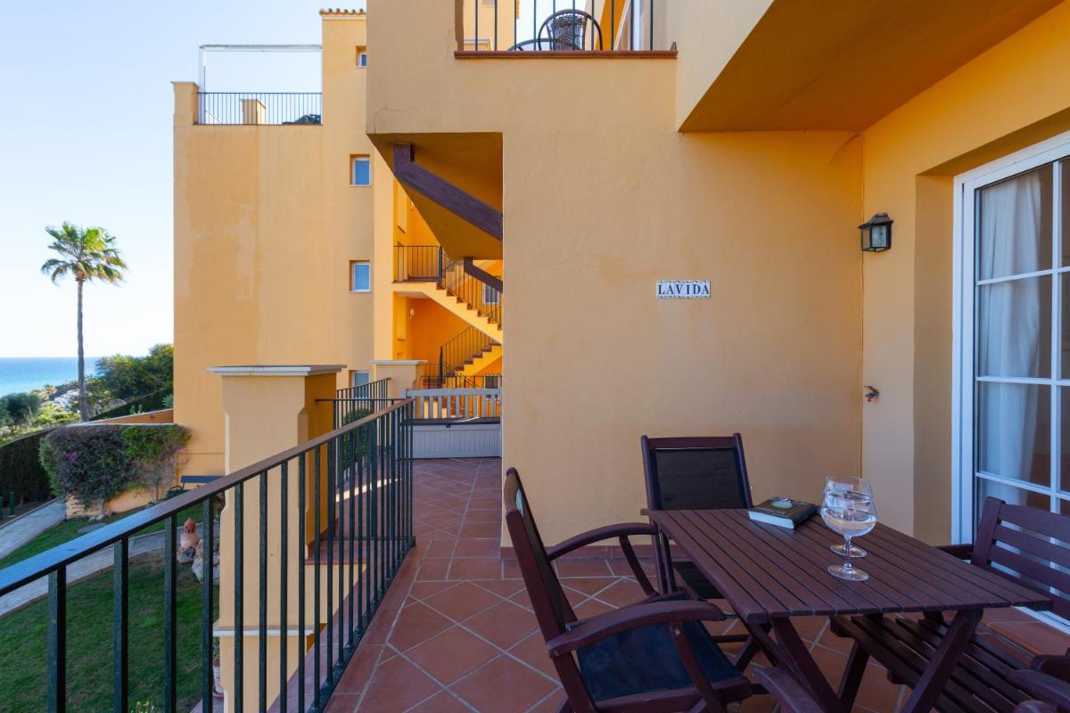 Apartment with three bedrooms, parking, terrace and pool next to the beach. photo 2