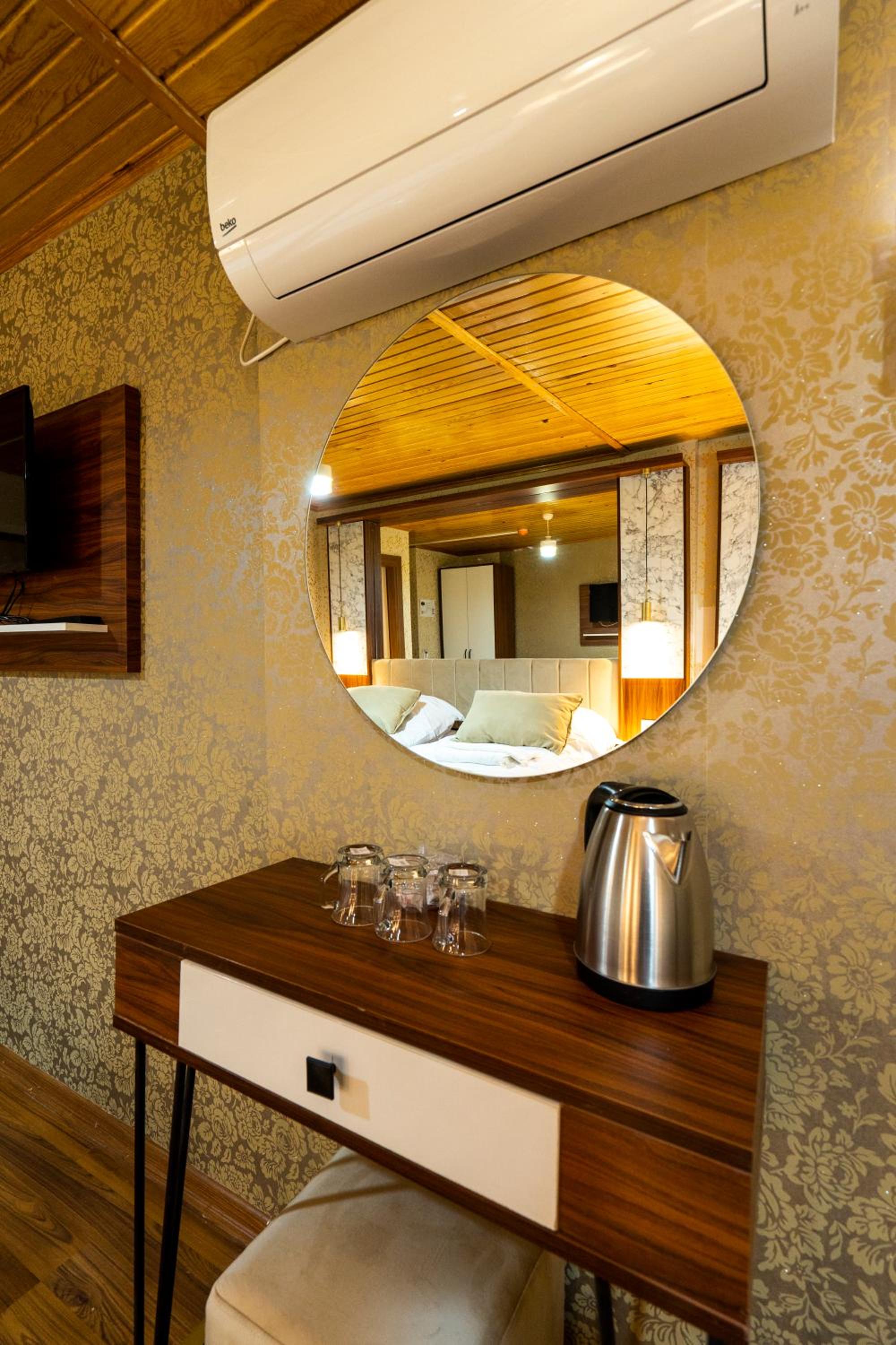 Candy Otel - Image 42