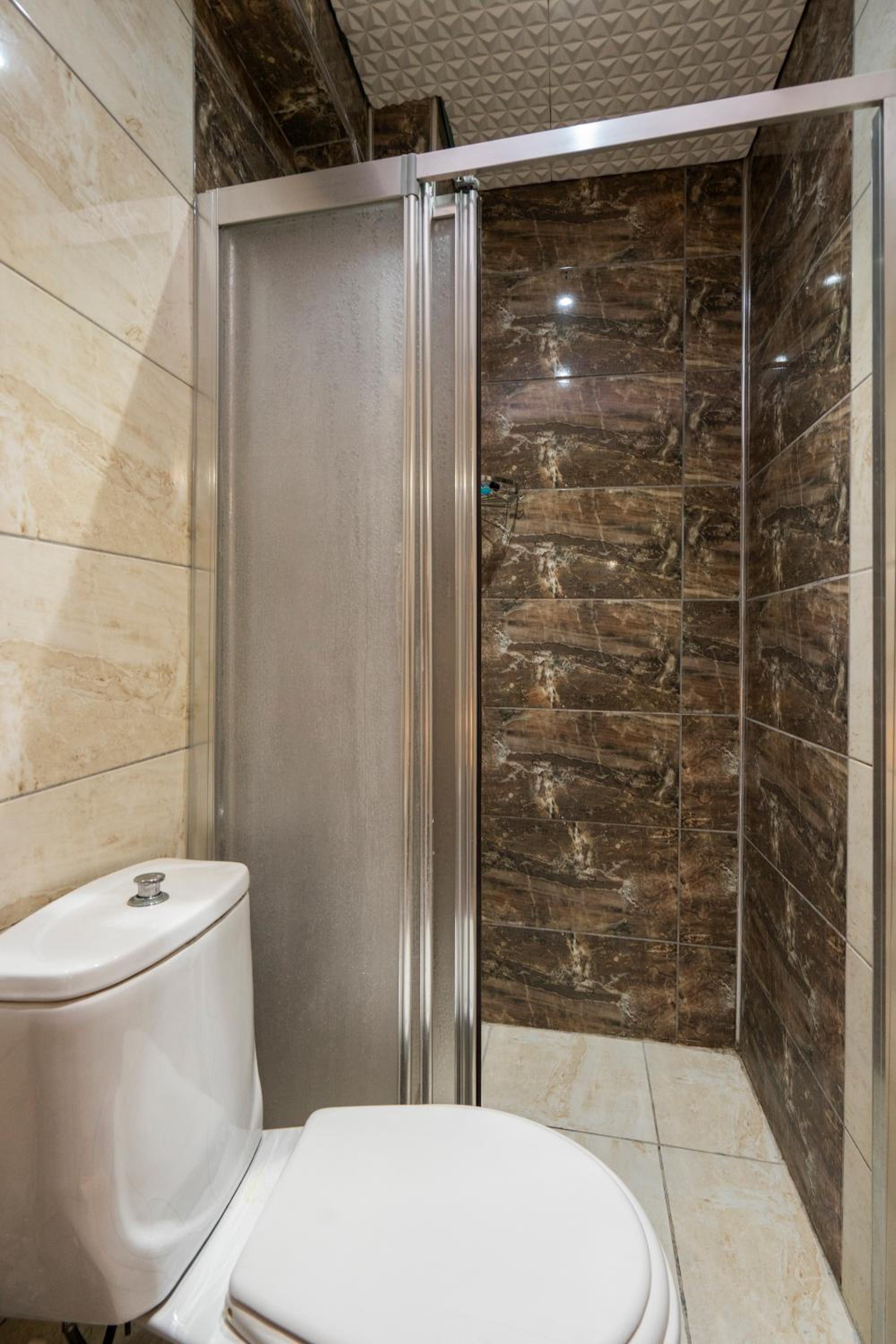 Candy Otel - Image 40