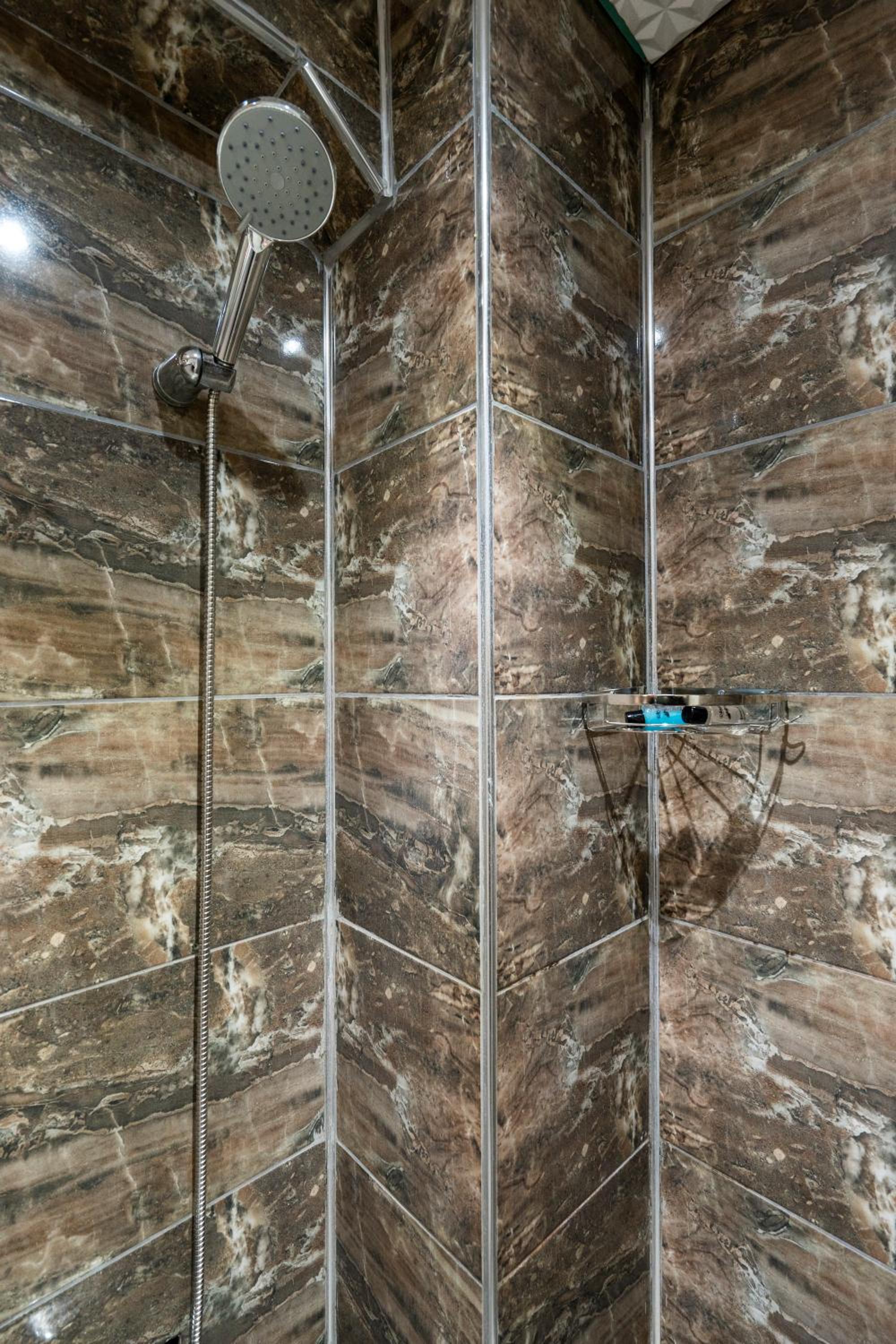 Candy Otel - Image 39