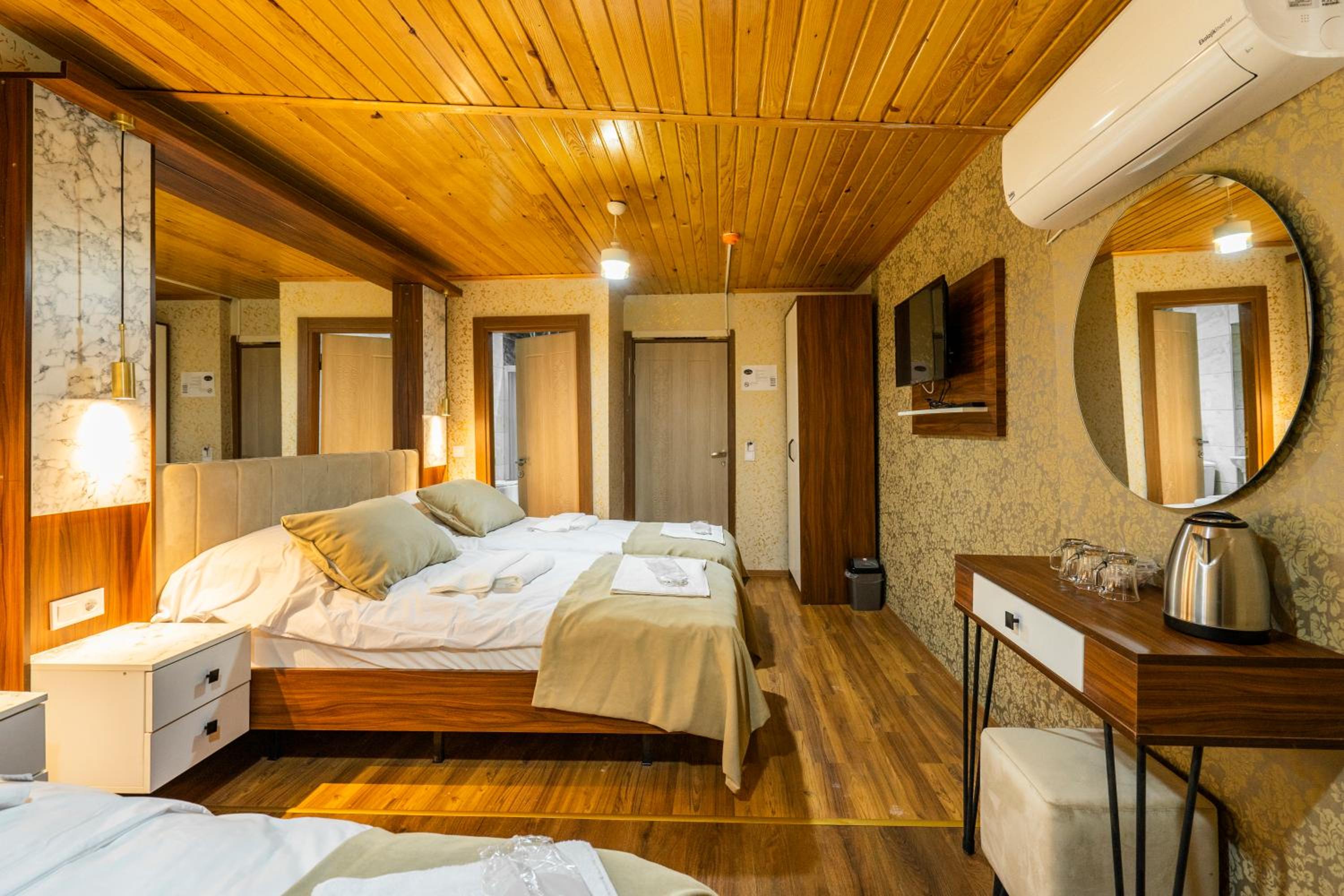 Candy Otel - Image 36