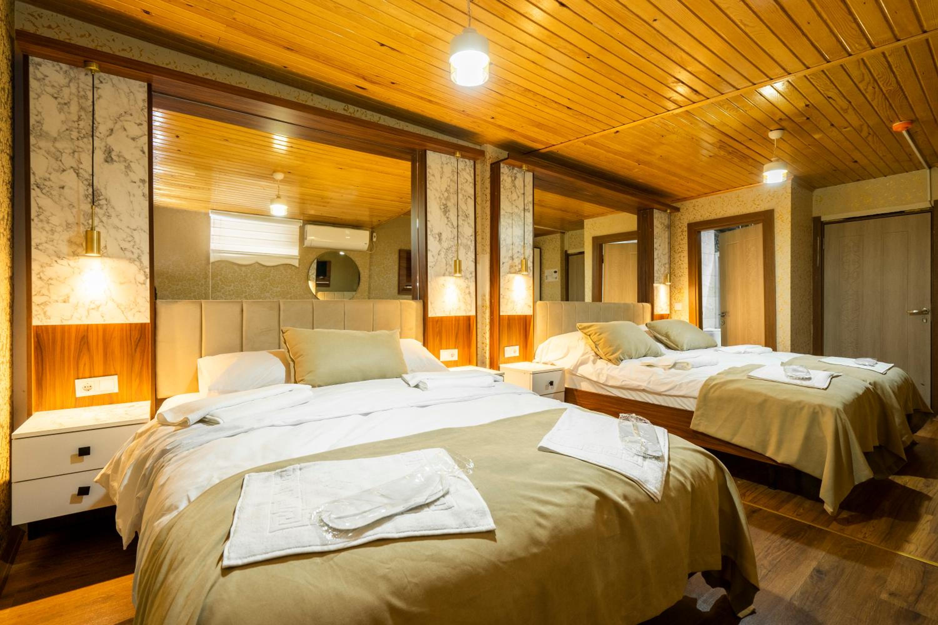 Candy Otel - Image 35